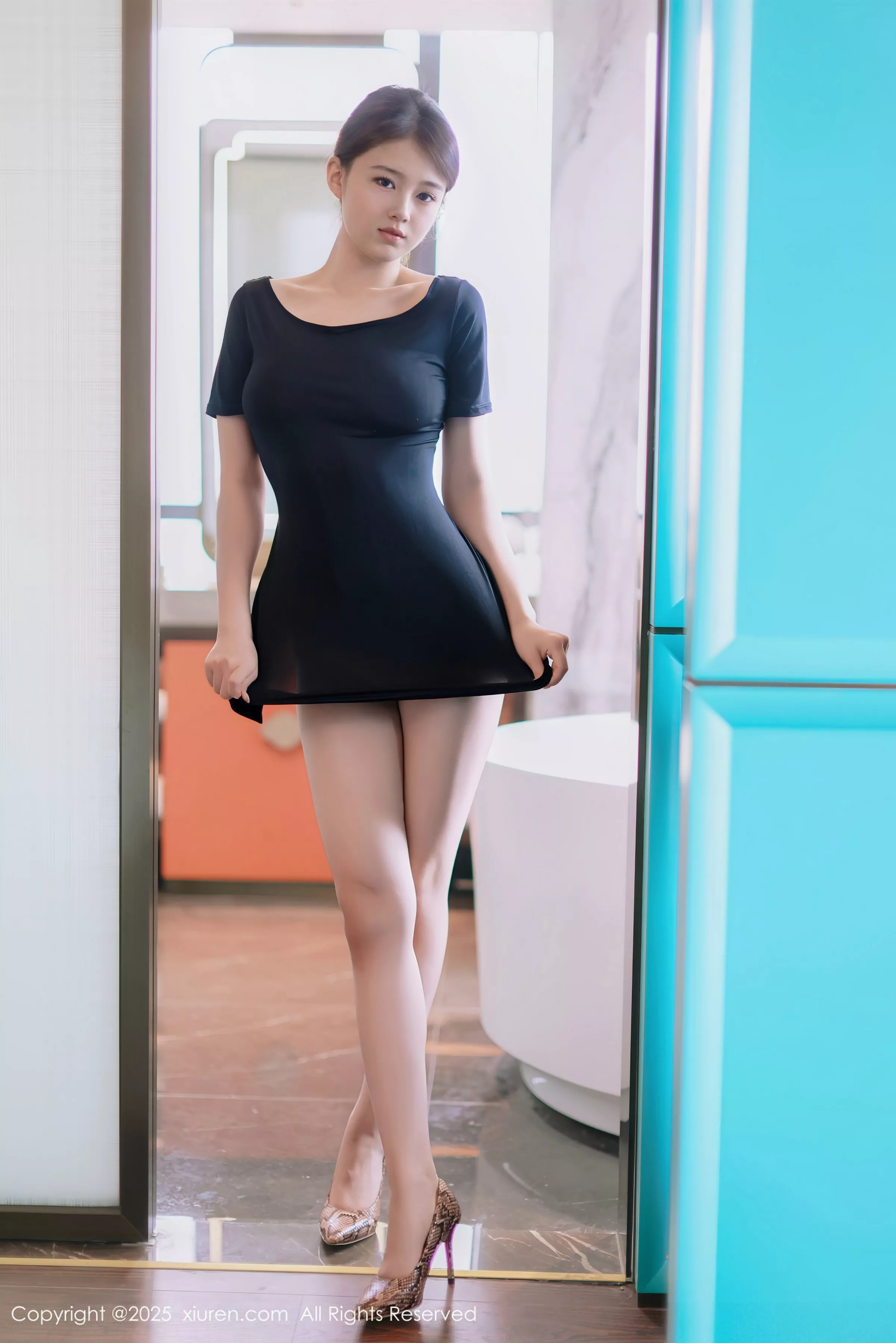 [[XiuRen秀人网]秀人网]No.10426_模特小橘子orange性感黑色连衣短裙露丁字裤秀曼妙身姿诱惑写真86P