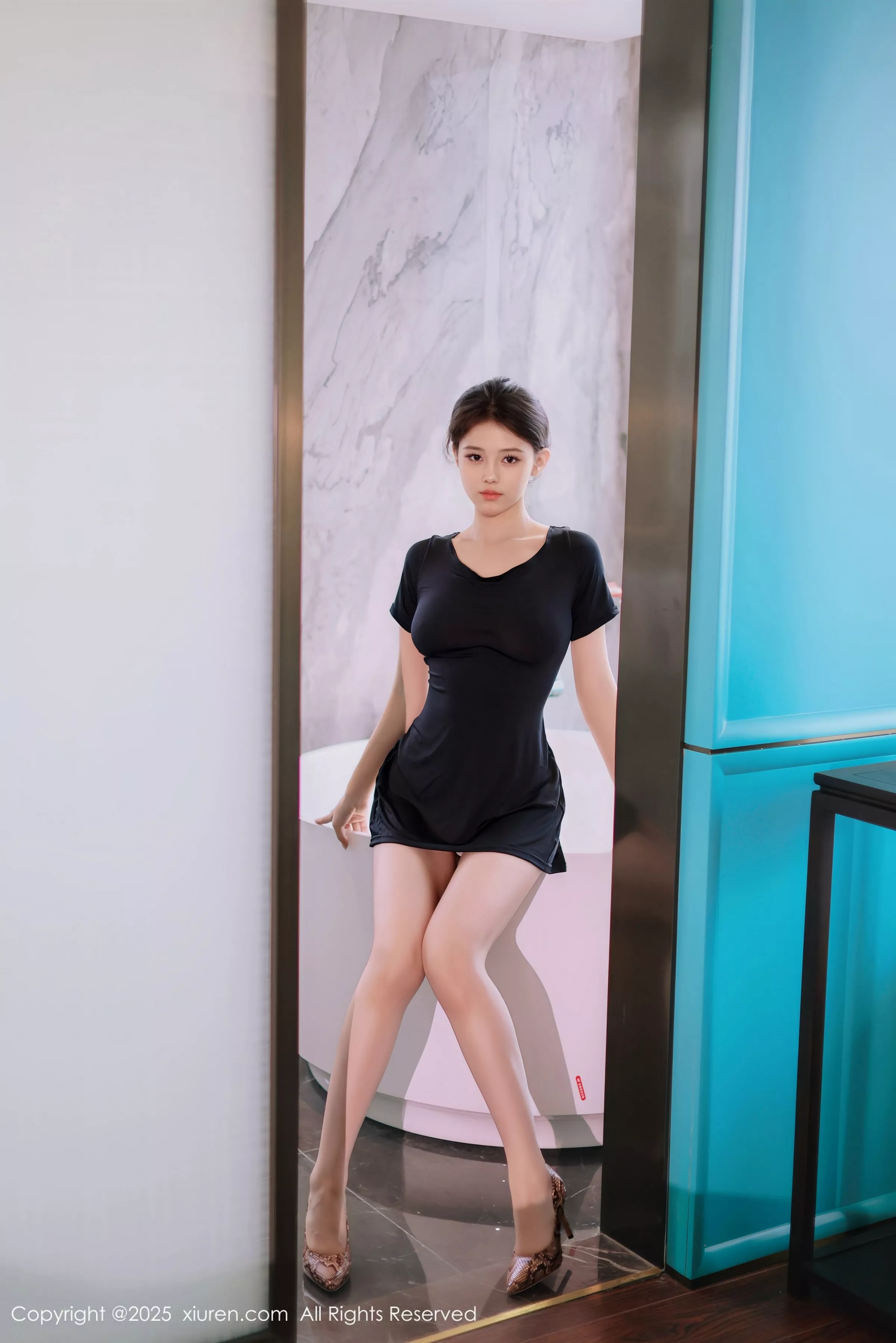 [[XiuRen秀人网]秀人网]No.10426_模特小橘子orange性感黑色连衣短裙露丁字裤秀曼妙身姿诱惑写真86P