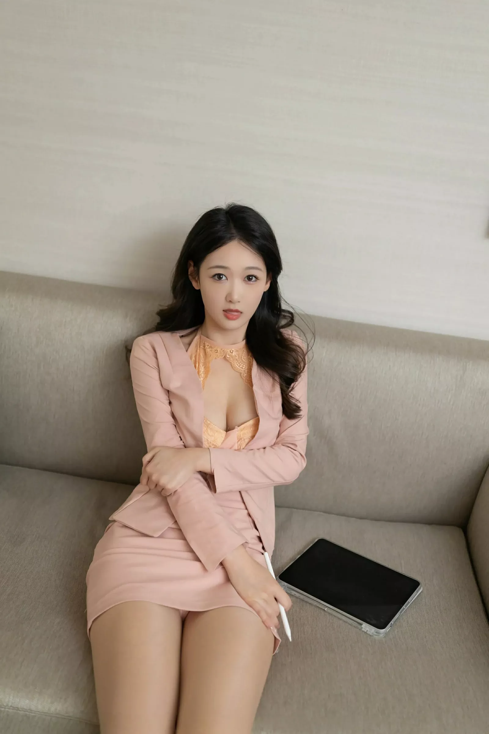 [[XiuRen秀人网]秀人网]No.10520_模特唐安琪橙色OL服饰露橙色内衣配超薄肉丝秀曼妙身姿诱惑写真83P