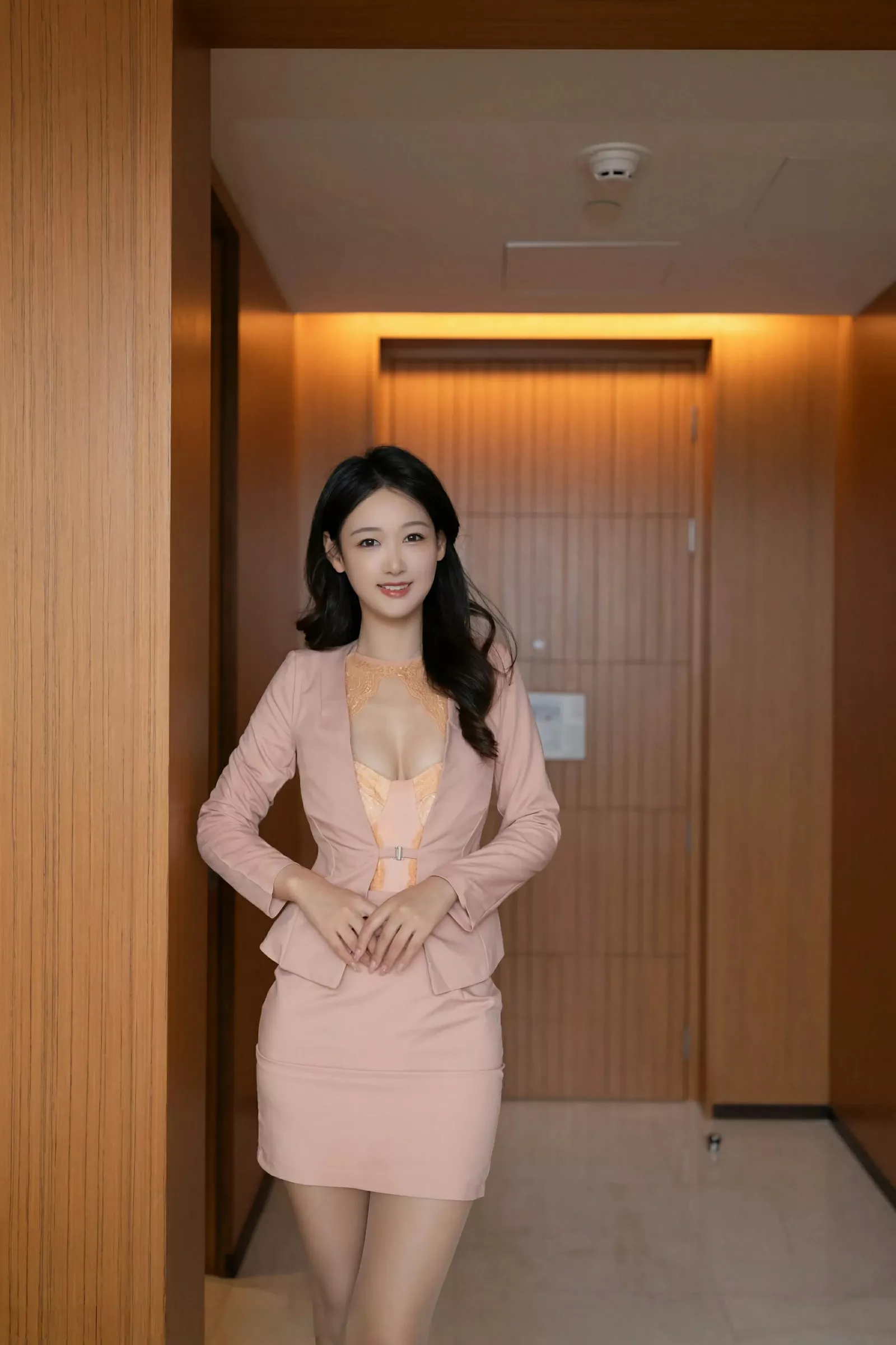 [[XiuRen秀人网]秀人网]No.10520_模特唐安琪橙色OL服饰露橙色内衣配超薄肉丝秀曼妙身姿诱惑写真83P