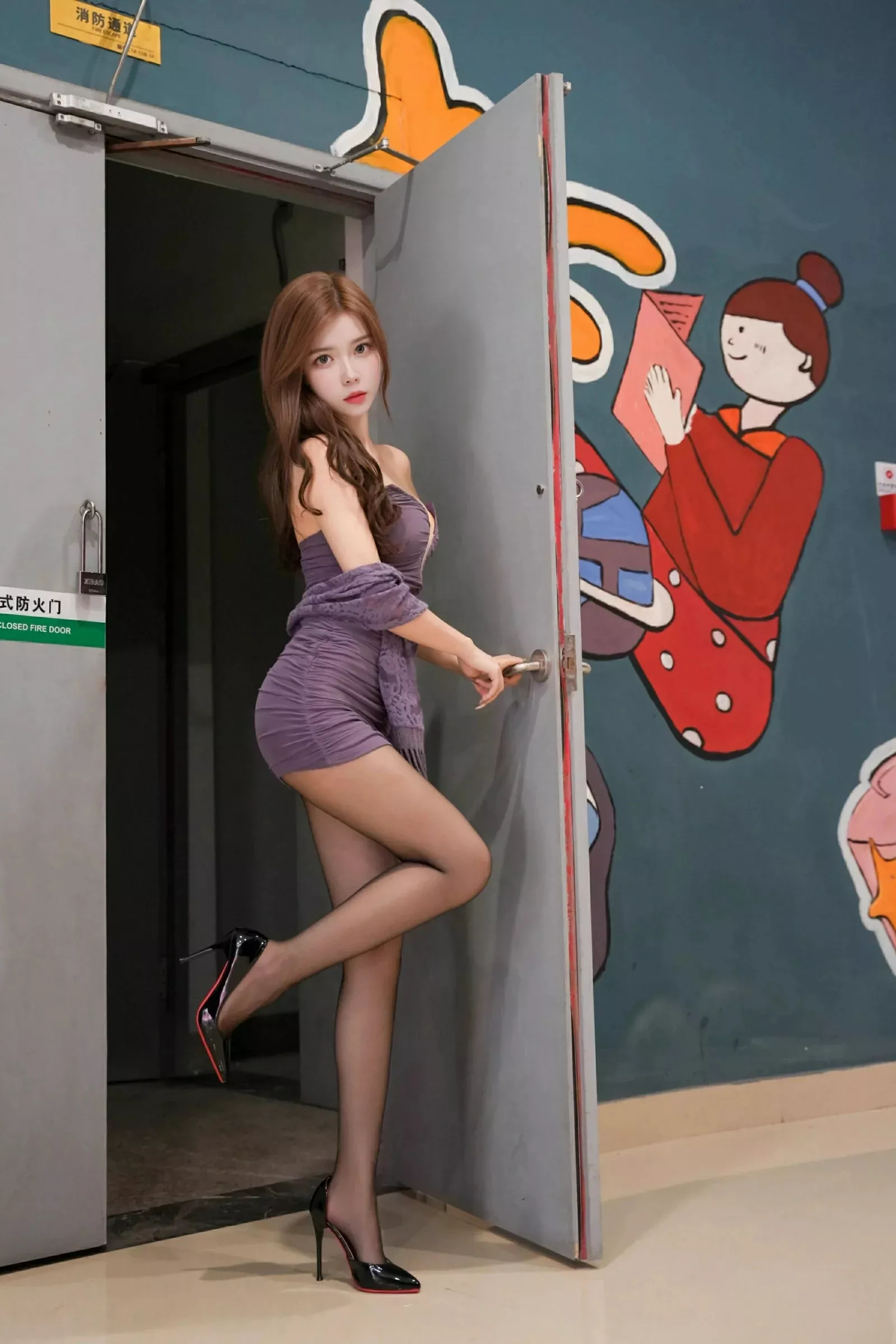 [[XiuRen秀人网]秀人网]No.10522_模特拍黄瓜girl性感紫色连衣短裙配超薄黑丝秀曼妙身材诱惑写真85P