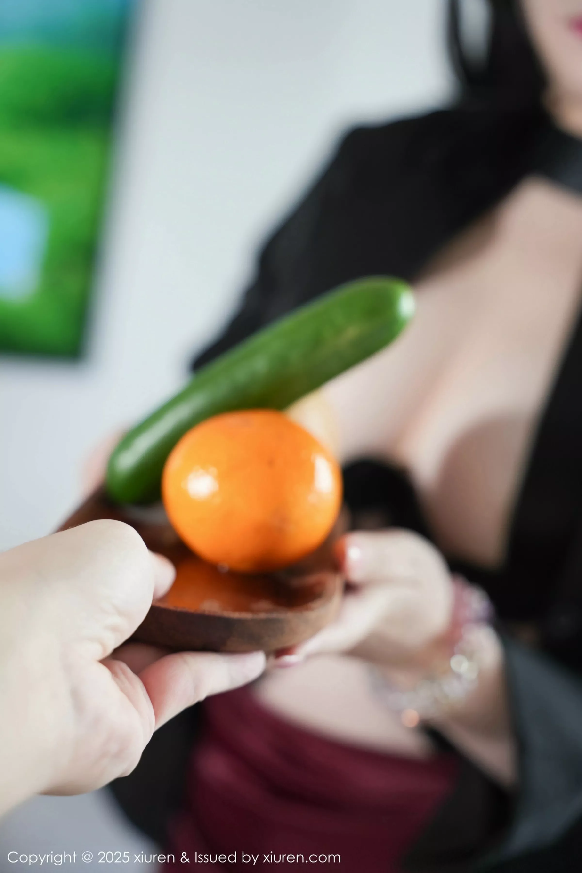 [[XiuRen秀人网]秀人网]No.10527_模特软情性感黑色制服配红色短裙露超薄黑丝秀曼妙身姿诱惑写真66P