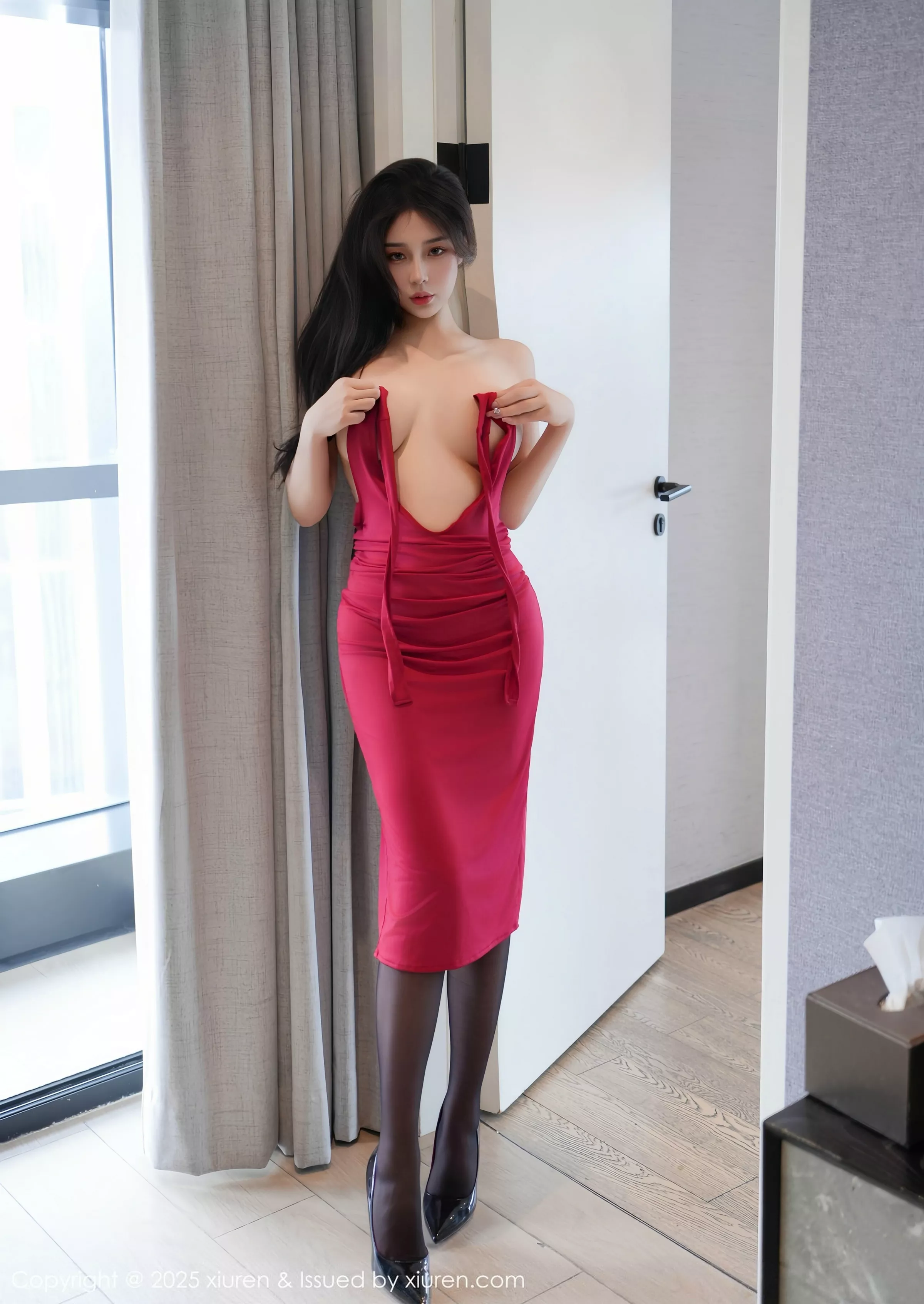 [[XiuRen秀人网]秀人网]No.10528_模特云璎珞性感红色长裙配黑色丝袜秀凹凸身材撩人诱惑写真65P