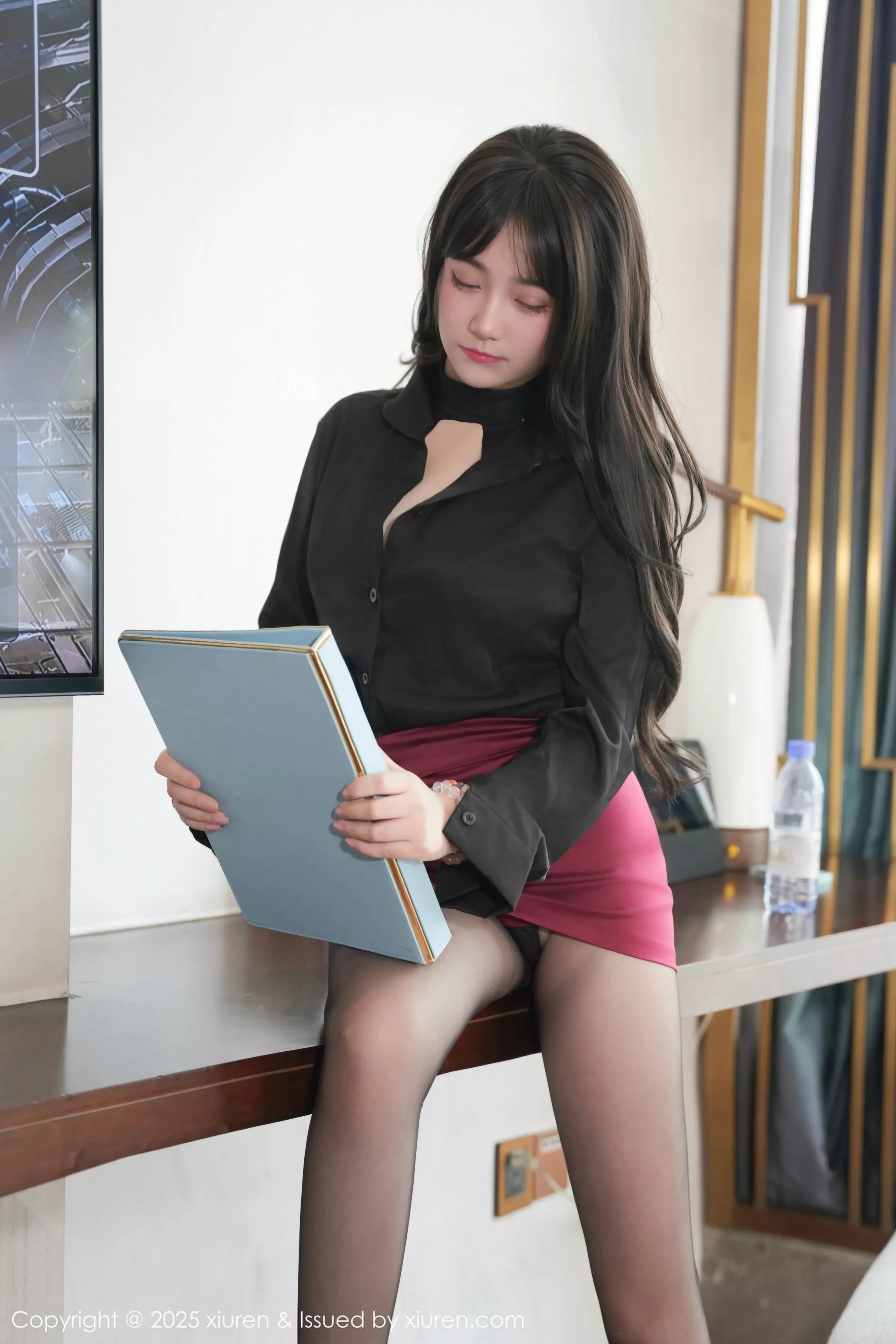 [[XiuRen秀人网]秀人网]No.10527_模特软情性感黑色制服配红色短裙露超薄黑丝秀曼妙身姿诱惑写真66P