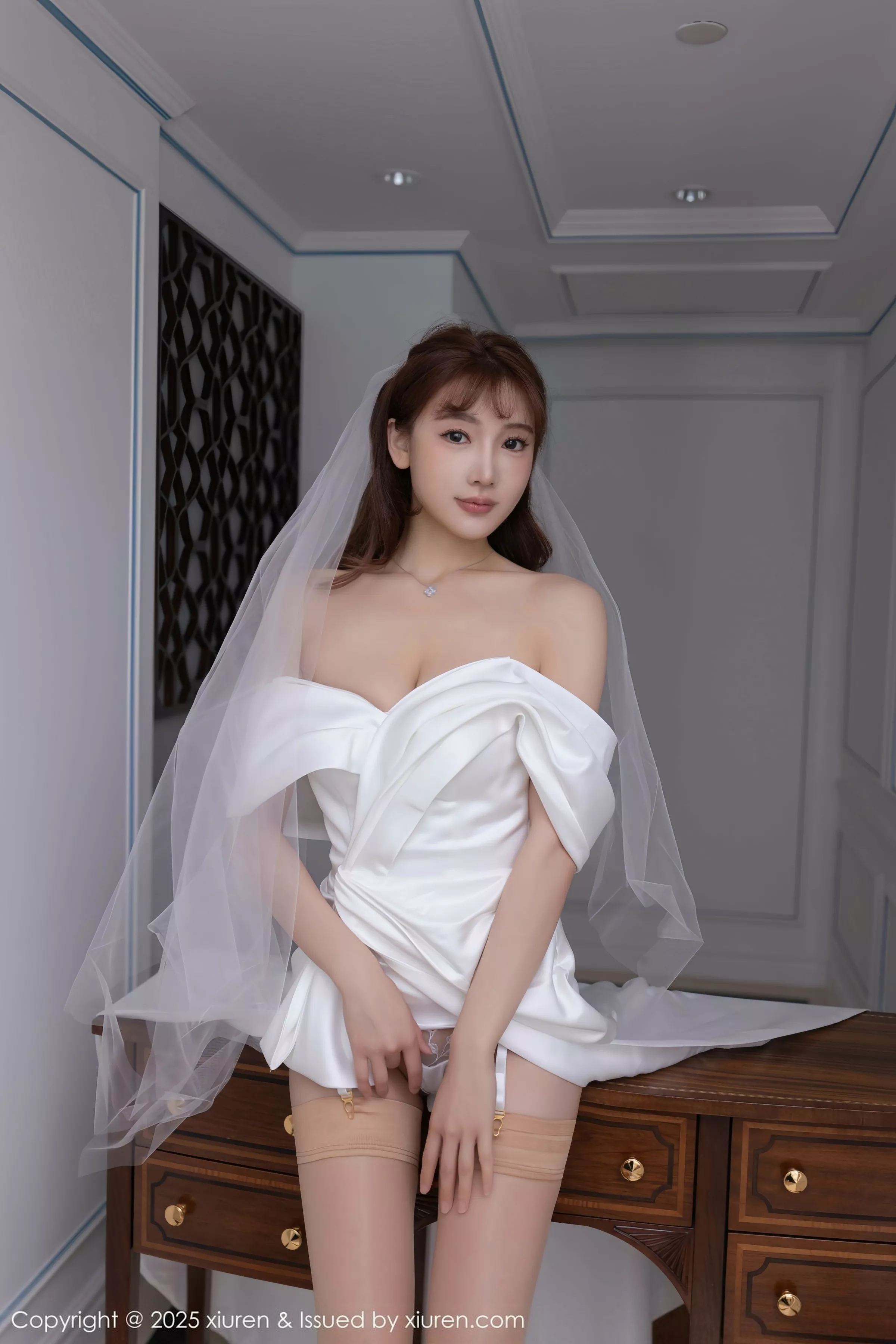 [[XiuRen秀人网]秀人网]No.10535_模特陆萱萱性感白色蕾丝情趣婚纱配肉丝吊袜秀柔美身姿诱惑写真80P