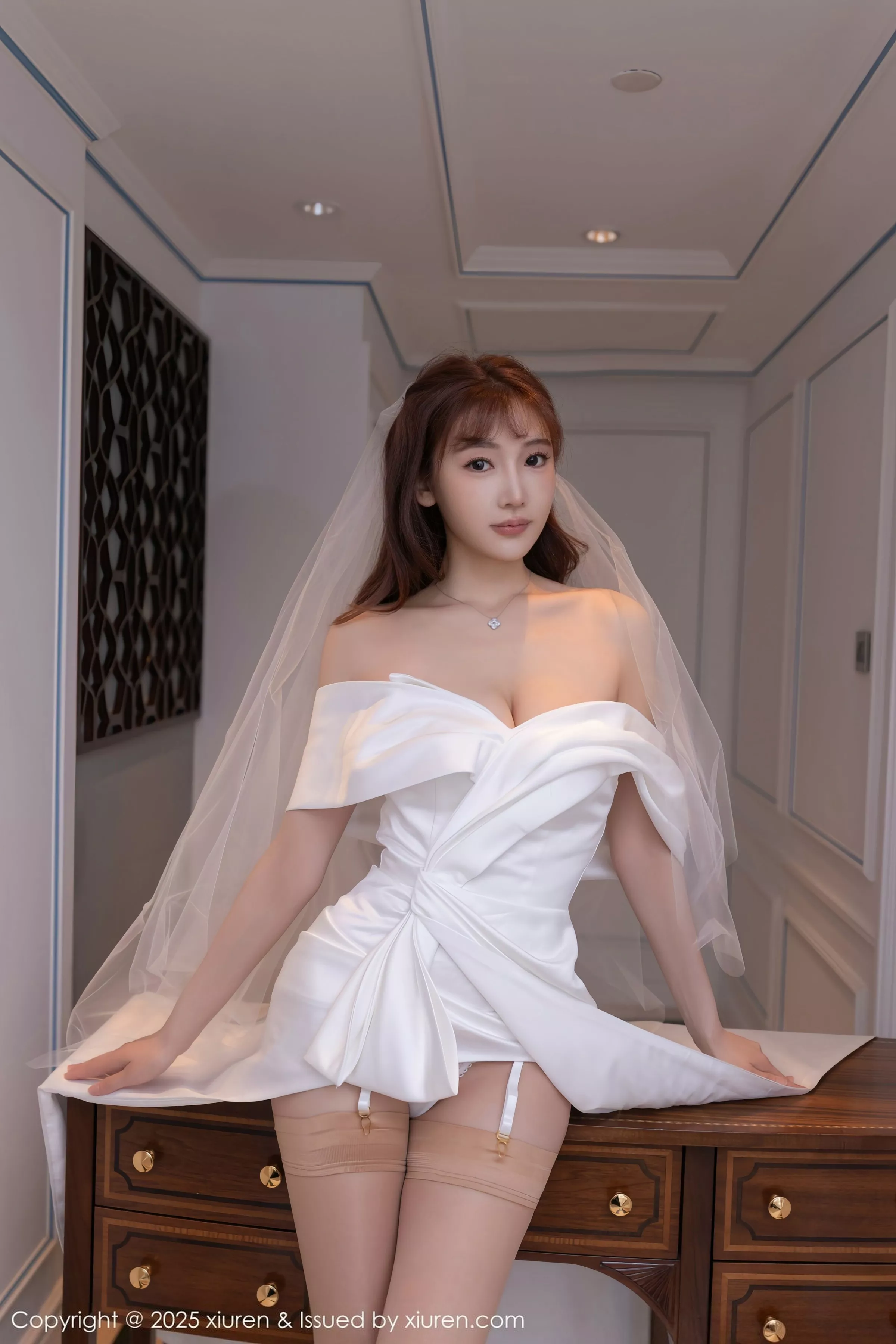 [[XiuRen秀人网]秀人网]No.10535_模特陆萱萱性感白色蕾丝情趣婚纱配肉丝吊袜秀柔美身姿诱惑写真80P