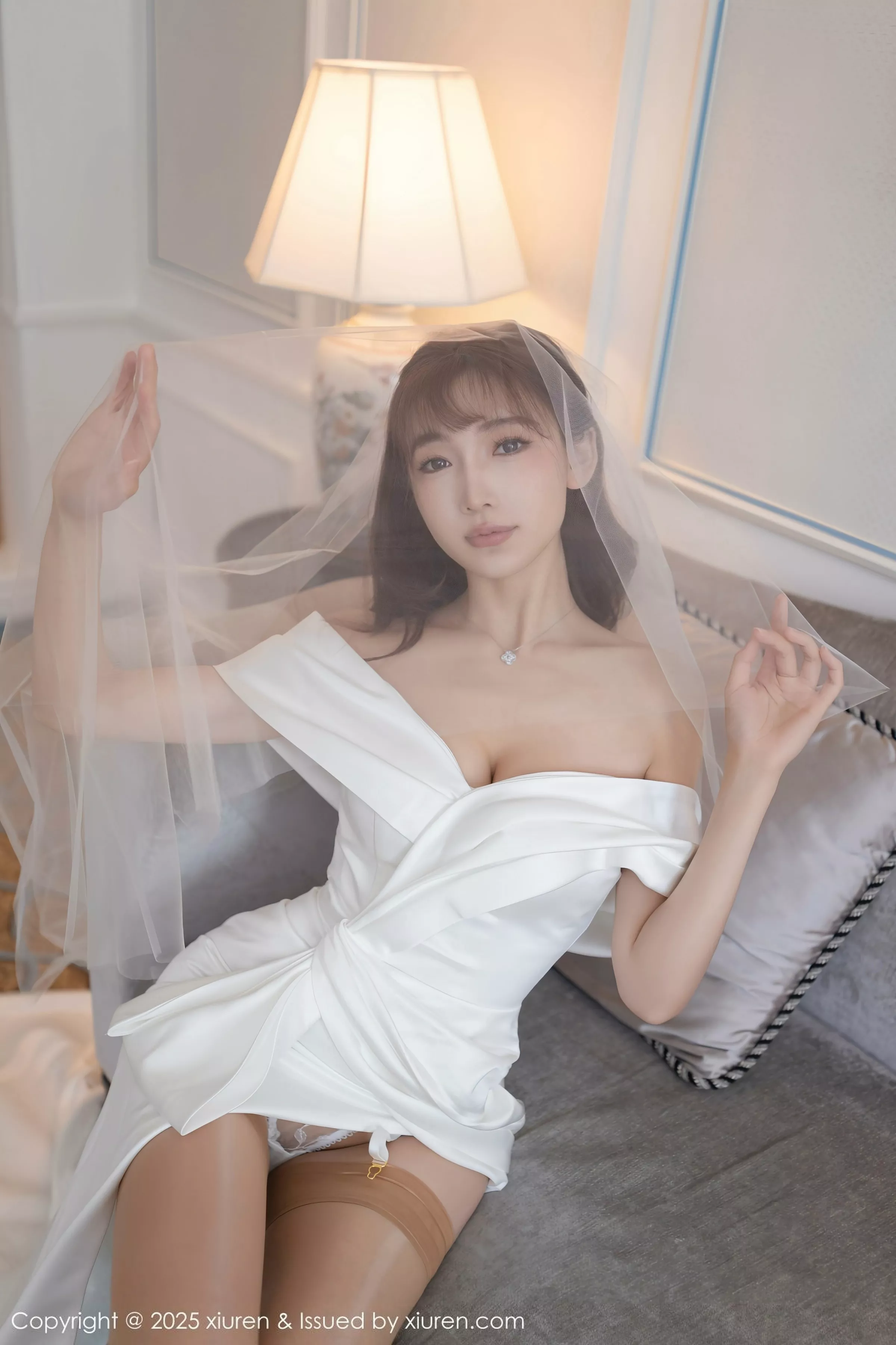 [[XiuRen秀人网]秀人网]No.10535_模特陆萱萱性感白色蕾丝情趣婚纱配肉丝吊袜秀柔美身姿诱惑写真80P