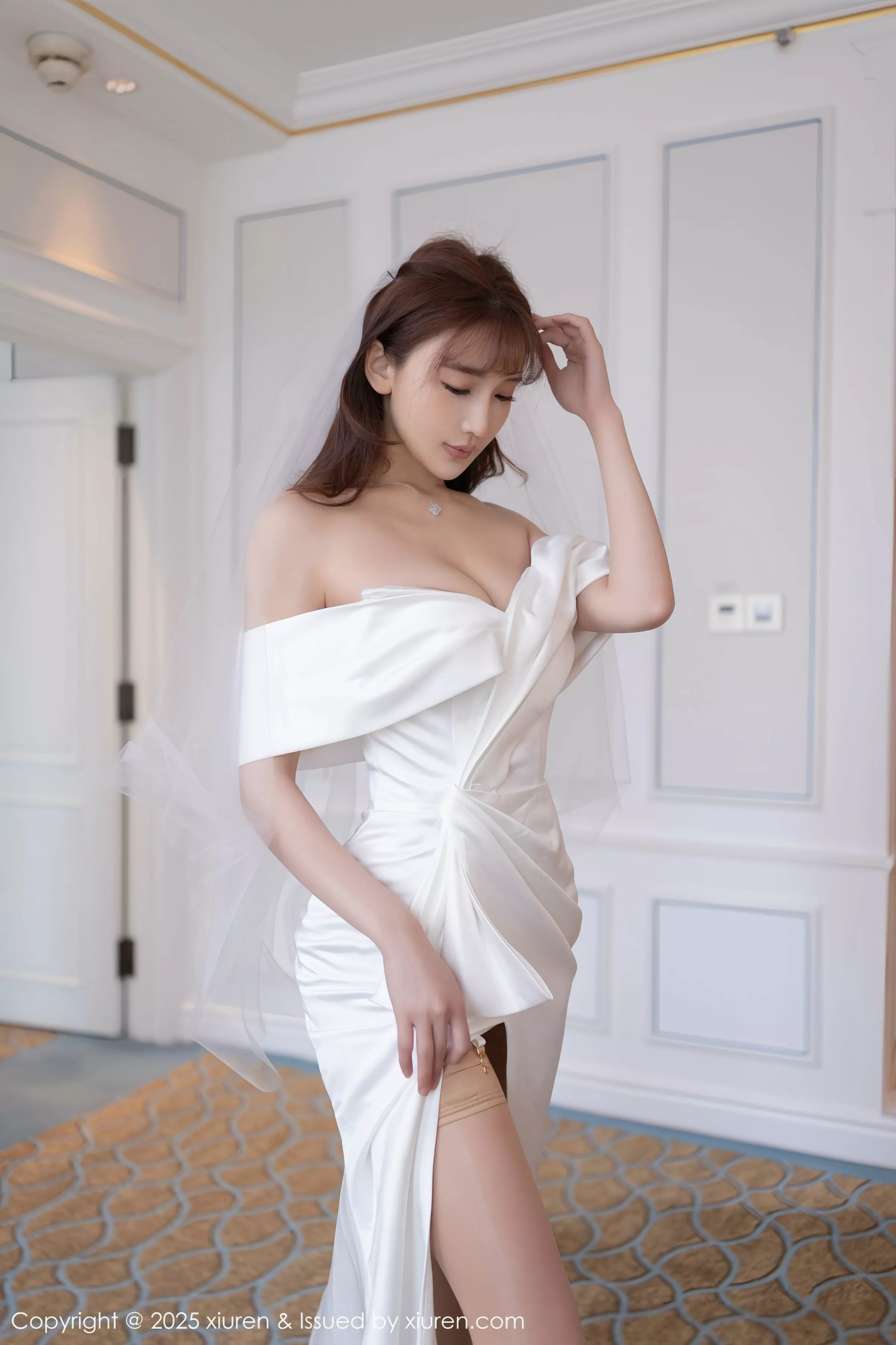 [[XiuRen秀人网]秀人网]No.10535_模特陆萱萱性感白色蕾丝情趣婚纱配肉丝吊袜秀柔美身姿诱惑写真80P