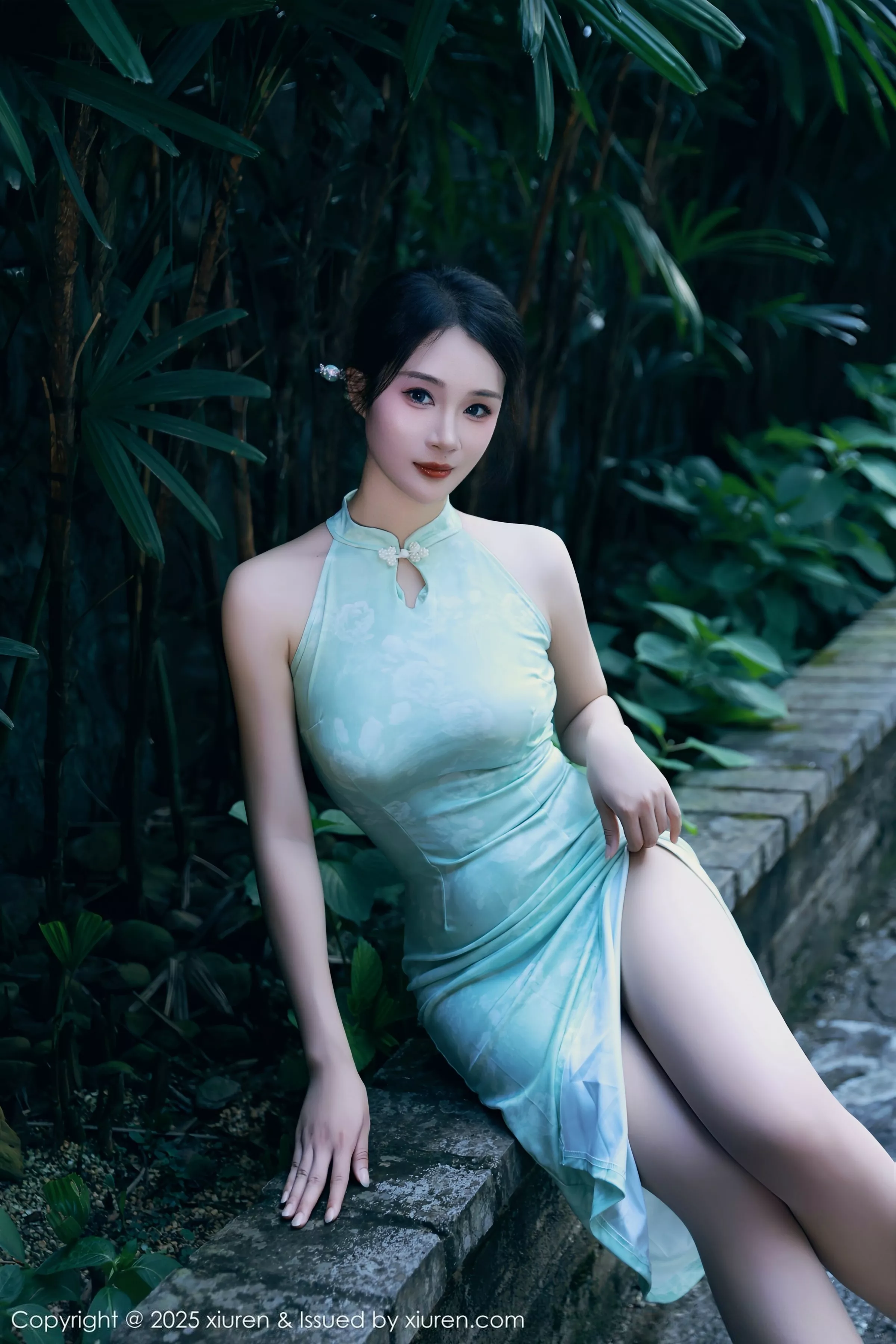 [[XiuRen秀人网]秀人网]No.10538_模特南乔性感浅绿色旗袍服饰配超薄无内肉丝秀完美身材诱惑写真84P