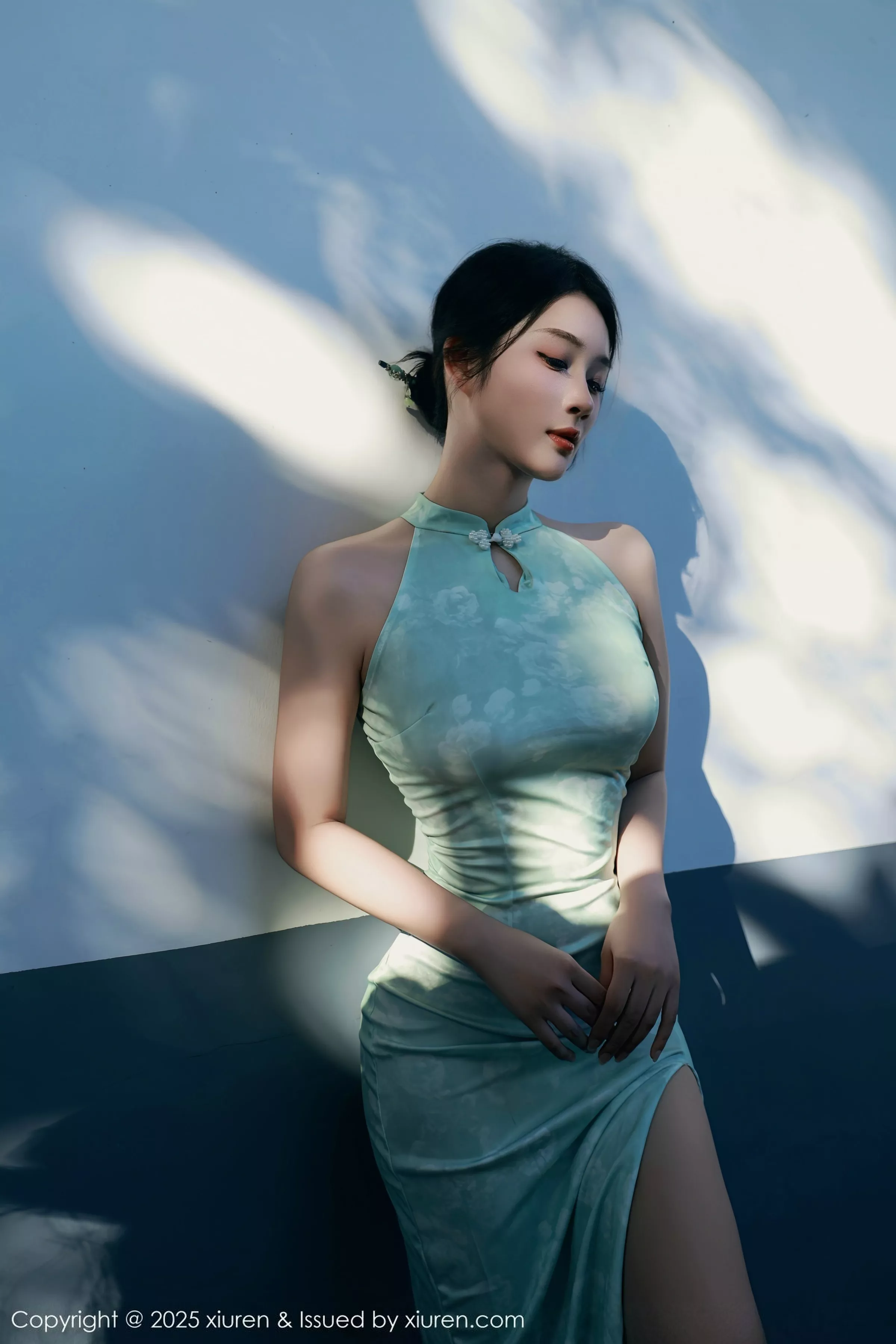 [[XiuRen秀人网]秀人网]No.10538_模特南乔性感浅绿色旗袍服饰配超薄无内肉丝秀完美身材诱惑写真84P