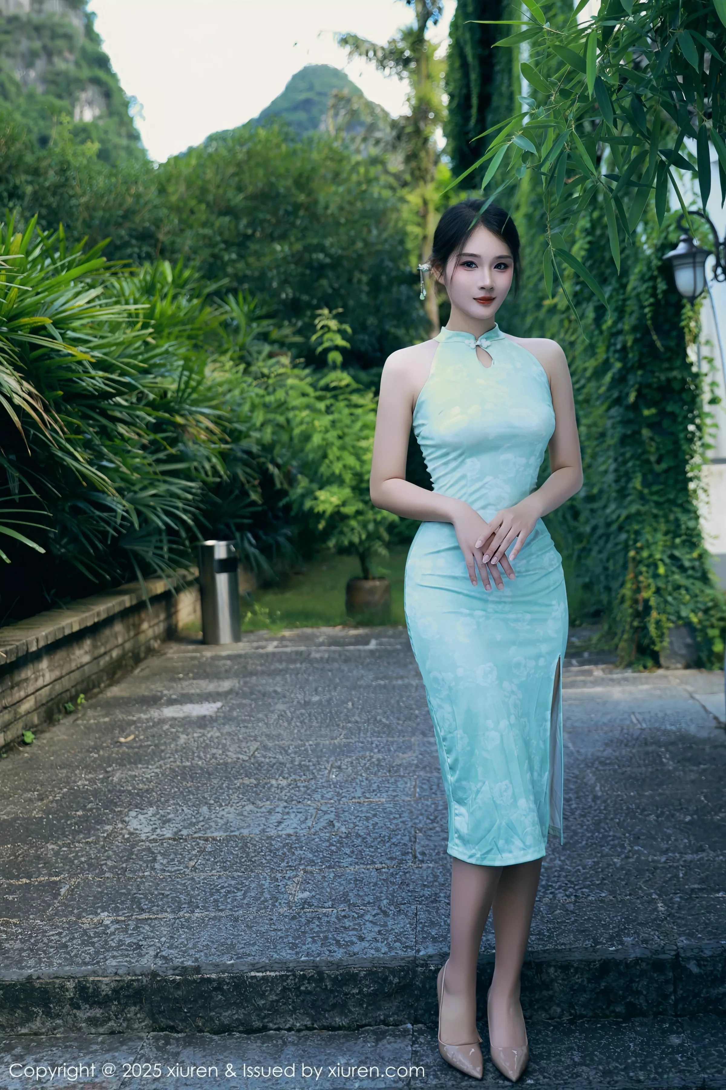 [[XiuRen秀人网]秀人网]No.10538_模特南乔性感浅绿色旗袍服饰配超薄无内肉丝秀完美身材诱惑写真84P