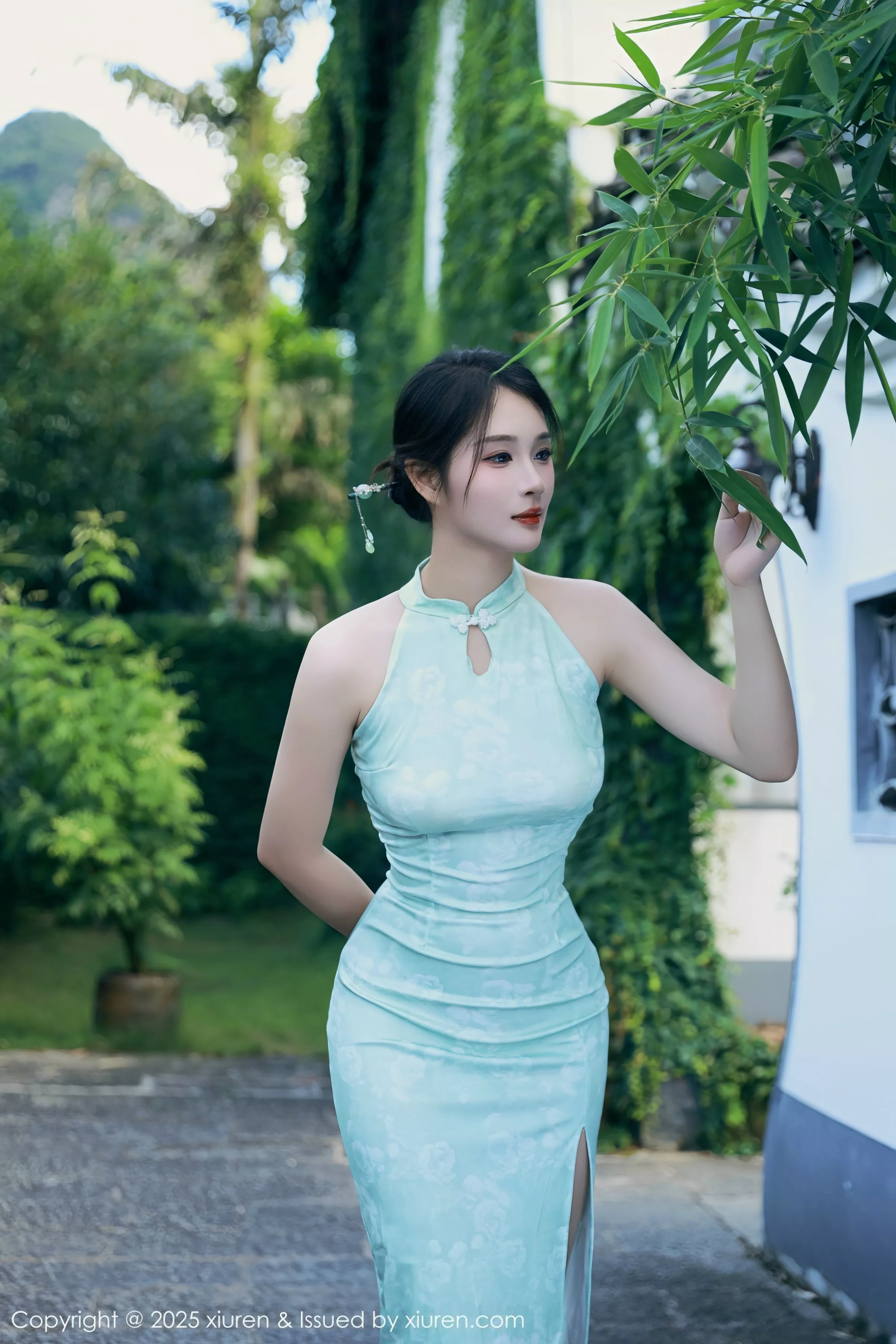 [[XiuRen秀人网]秀人网]No.10538_模特南乔性感浅绿色旗袍服饰配超薄无内肉丝秀完美身材诱惑写真84P