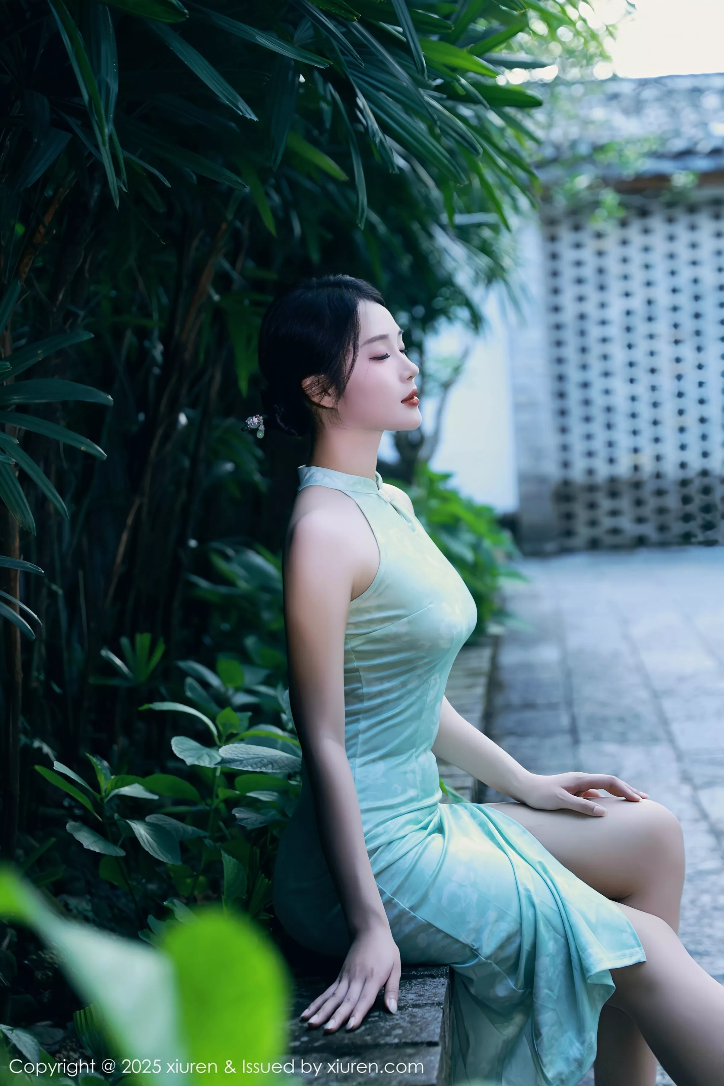 [[XiuRen秀人网]秀人网]No.10538_模特南乔性感浅绿色旗袍服饰配超薄无内肉丝秀完美身材诱惑写真84P