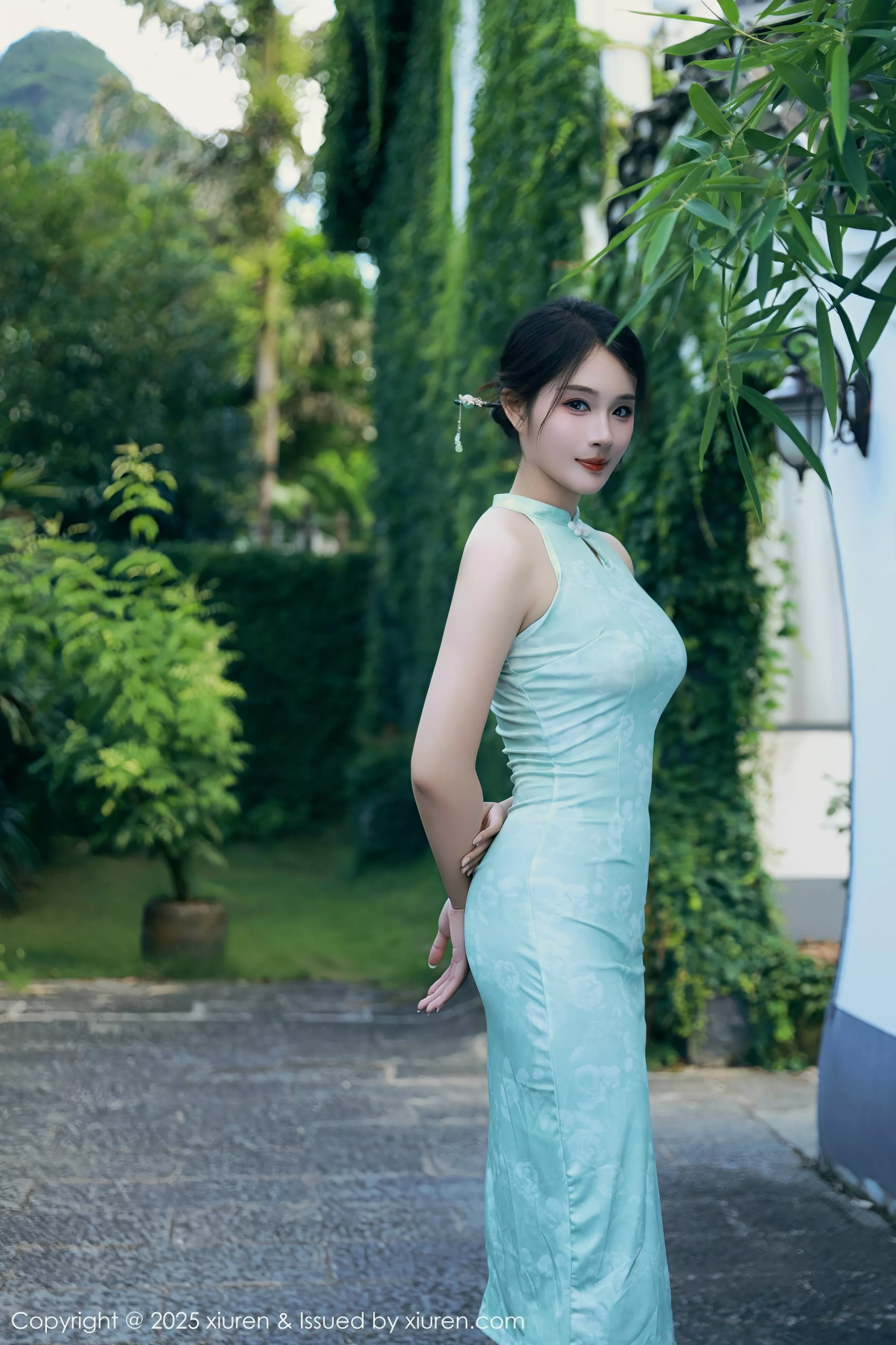 [[XiuRen秀人网]秀人网]No.10538_模特南乔性感浅绿色旗袍服饰配超薄无内肉丝秀完美身材诱惑写真84P