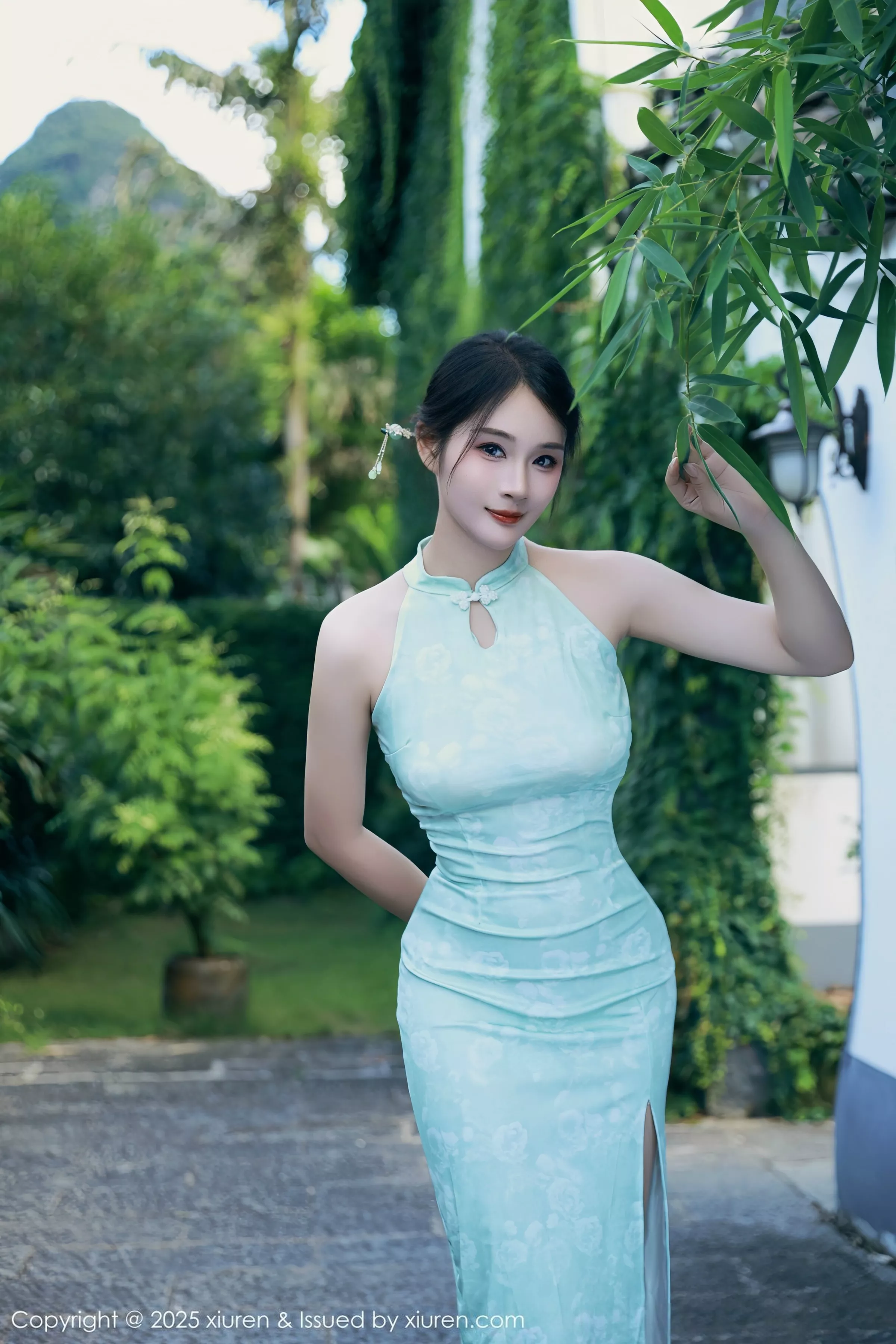 [[XiuRen秀人网]秀人网]No.10538_模特南乔性感浅绿色旗袍服饰配超薄无内肉丝秀完美身材诱惑写真84P