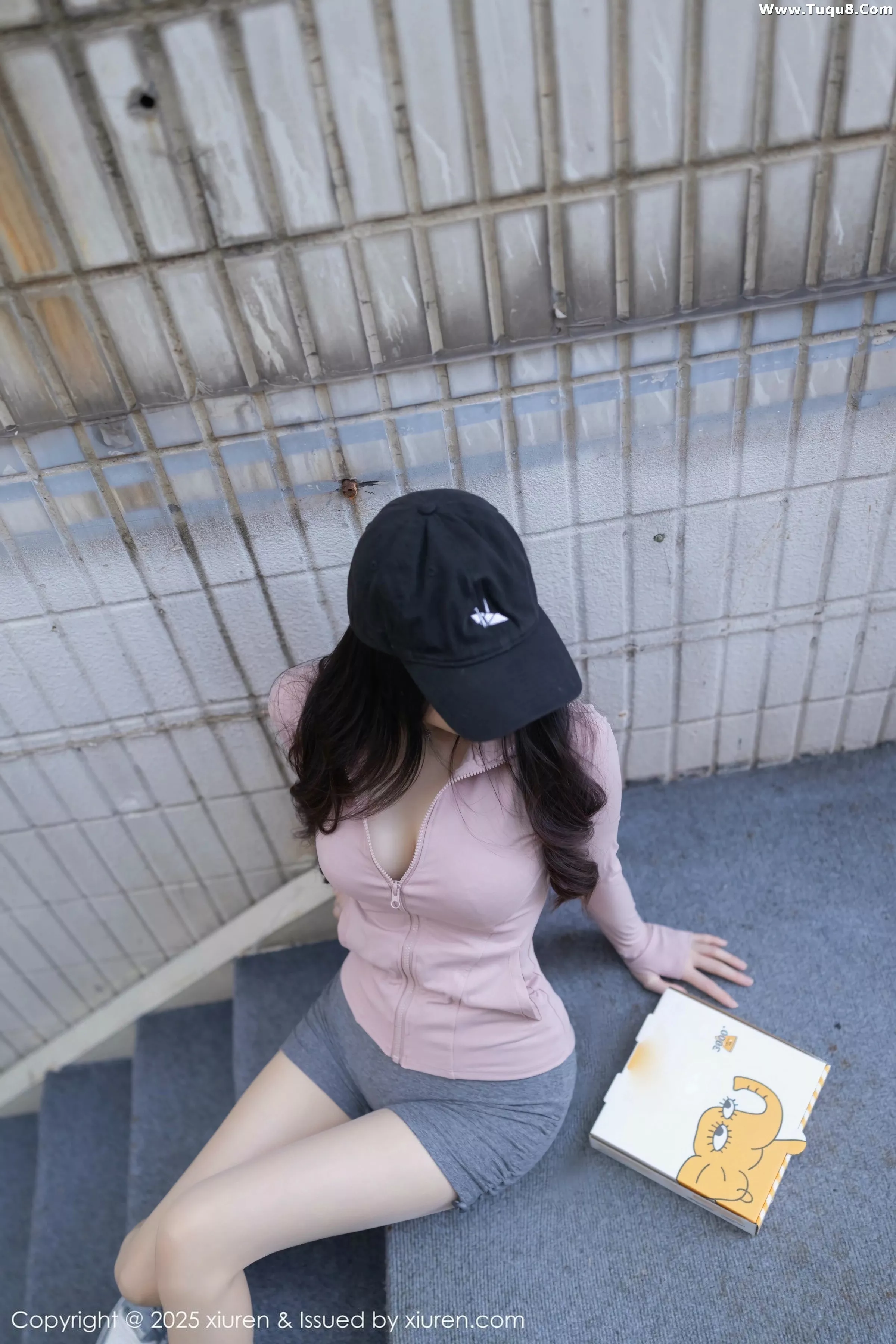 [[XiuRen秀人网]秀人网]No.10542_模特鱼子酱Fish粉色上衣配灰短裙露灰色内衣秀曼妙身材诱惑写真80P