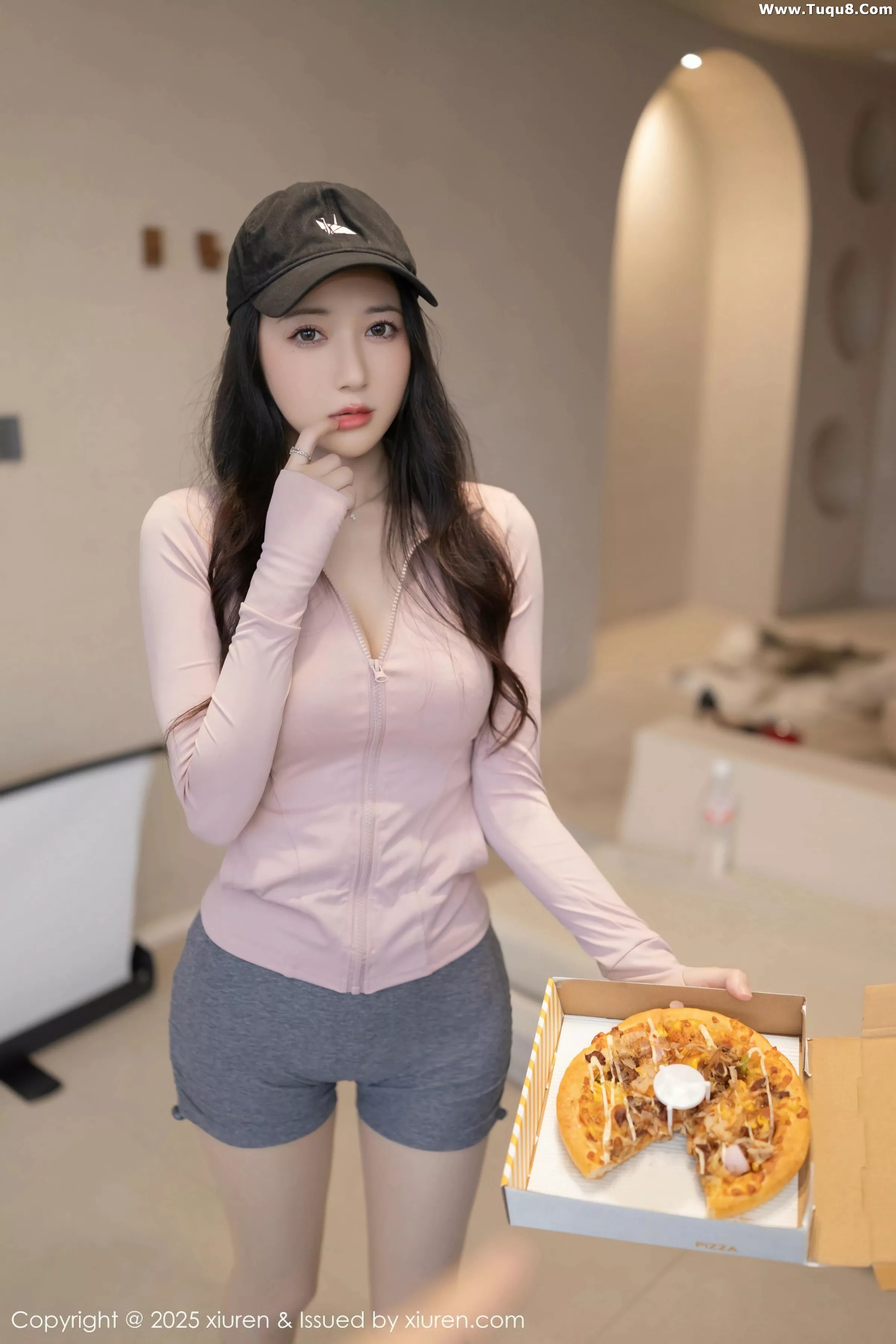 [[XiuRen秀人网]秀人网]No.10542_模特鱼子酱Fish粉色上衣配灰短裙露灰色内衣秀曼妙身材诱惑写真80P