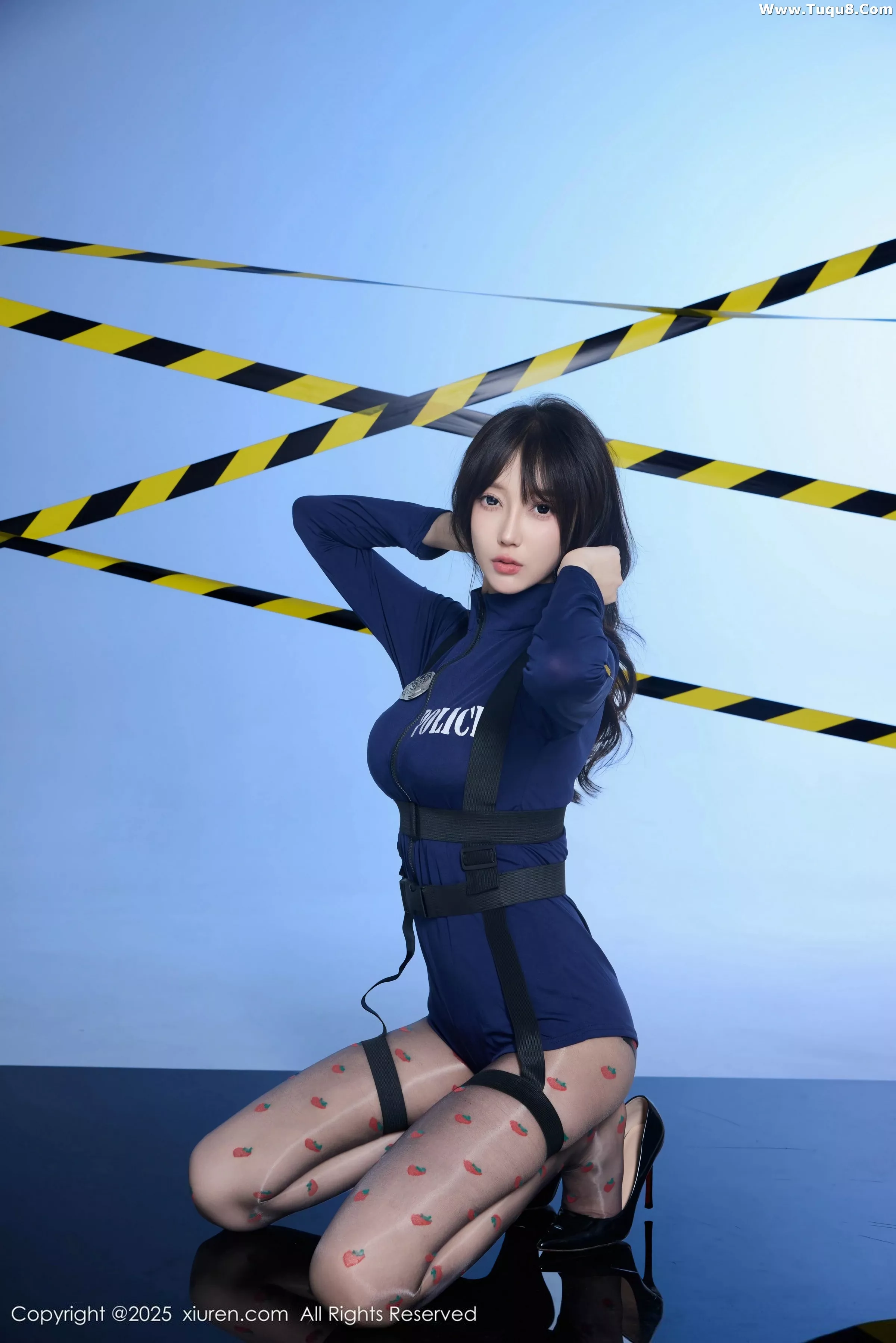 [[XiuRen秀人网]秀人网]No.10544_模特玥儿玥er性感制服配草莓黑丝+胶带裹身秀曼妙身姿诱惑写真68P