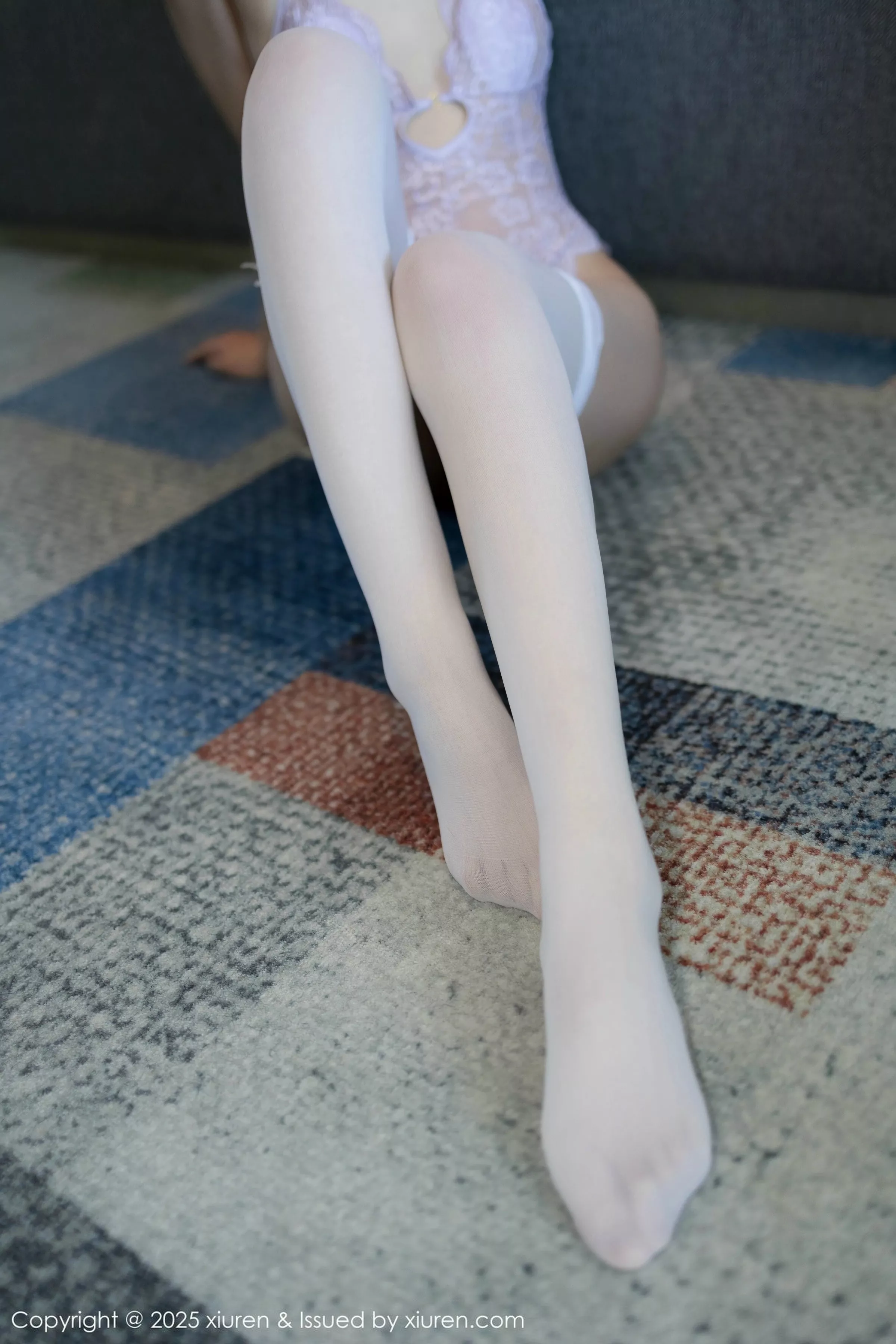 [[XiuRen秀人网]秀人网]No.10431_模特悦兮性感紫色蕾丝情趣连体衣配白丝袜秀曼妙身姿诱惑写真87P