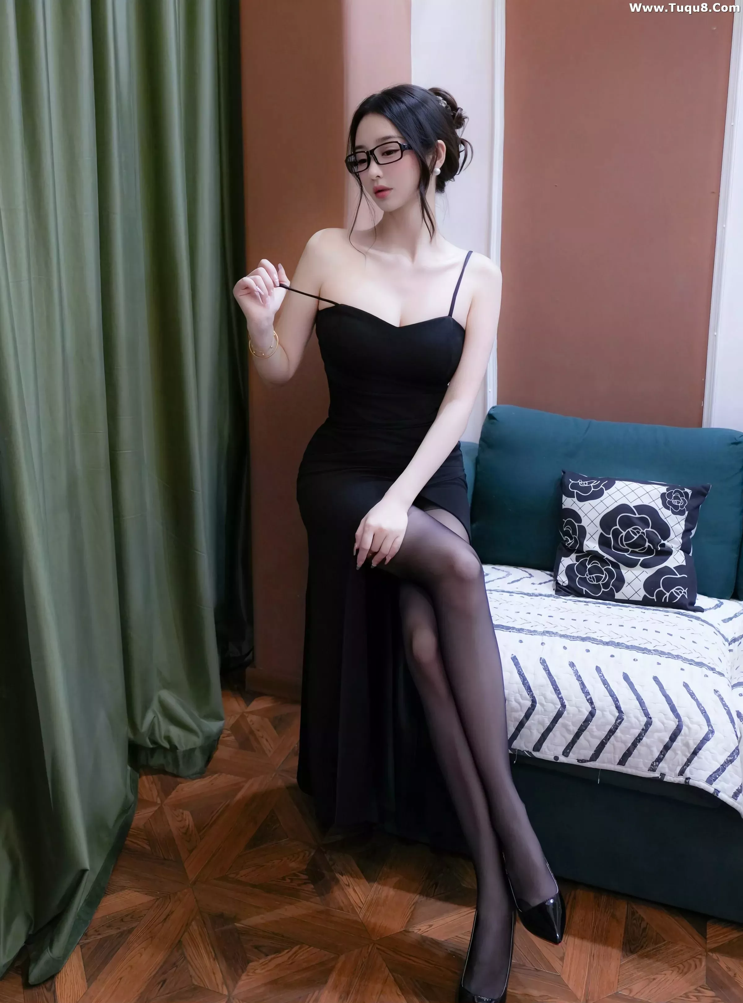 [[XiuRen秀人网]秀人网]No.10552_模特星星baby性感黑色礼服露黑色情趣内衣秀惹火身材诱惑写真76P