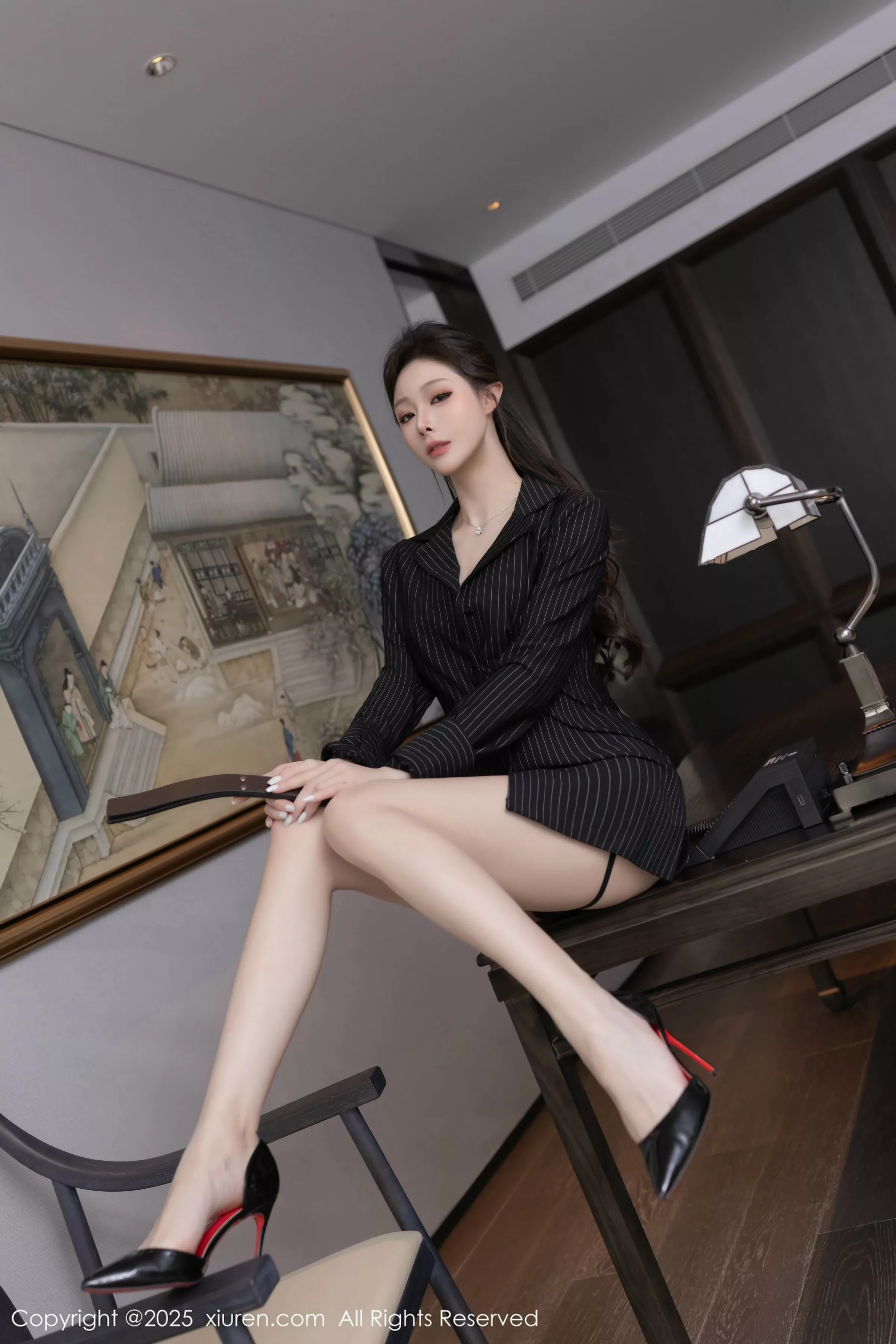 [[XiuRen秀人网]秀人网]No.10446_模特小逗逗性感黑色衬衫露黑色薄纱情趣服饰秀曼妙身姿诱惑写真79P