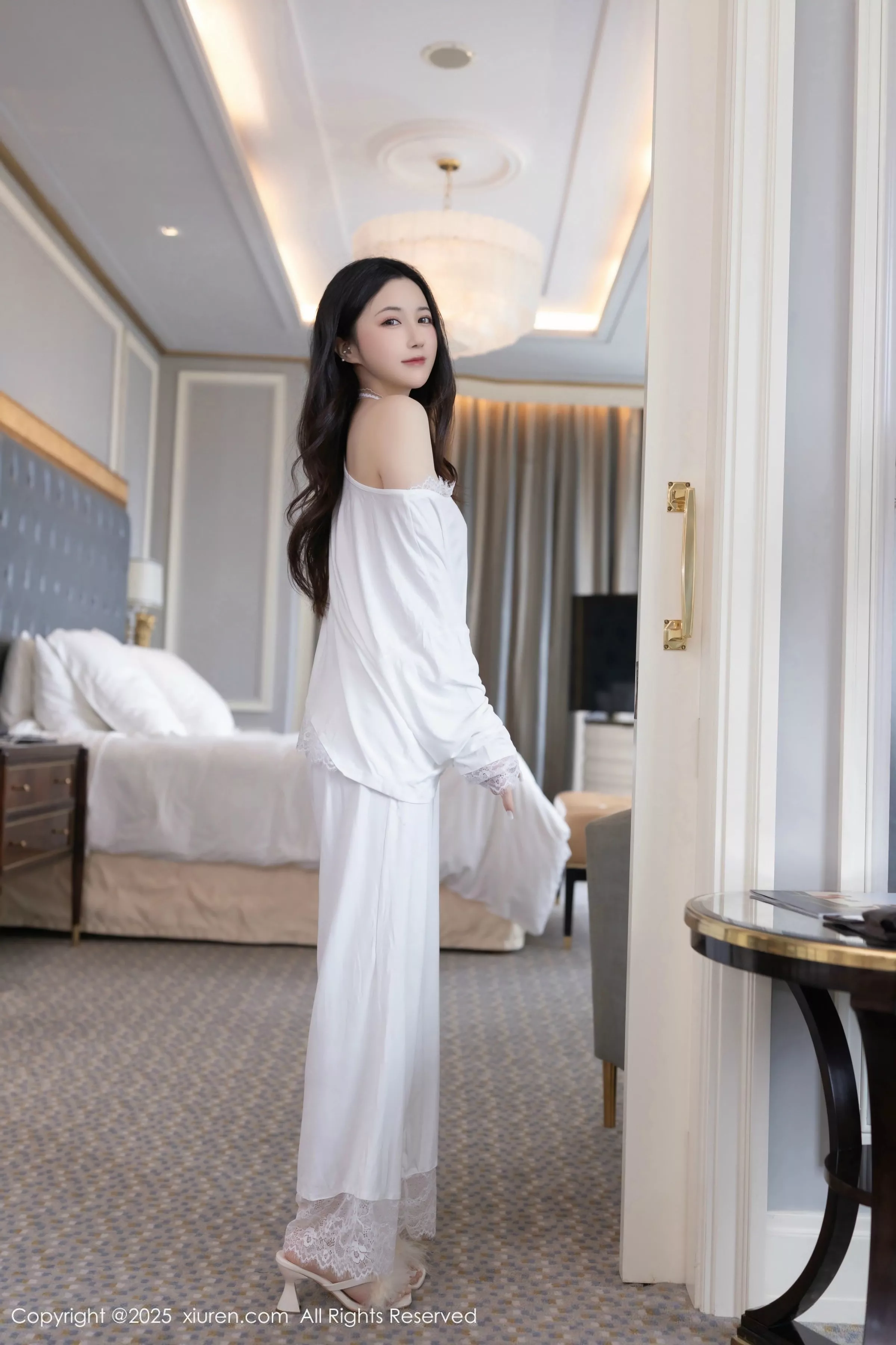 [[XiuRen秀人网]秀人网]No.10445_模特鱼子酱Fish性感白色连衣裙露白色内衣秀曼妙身材诱惑写真81P