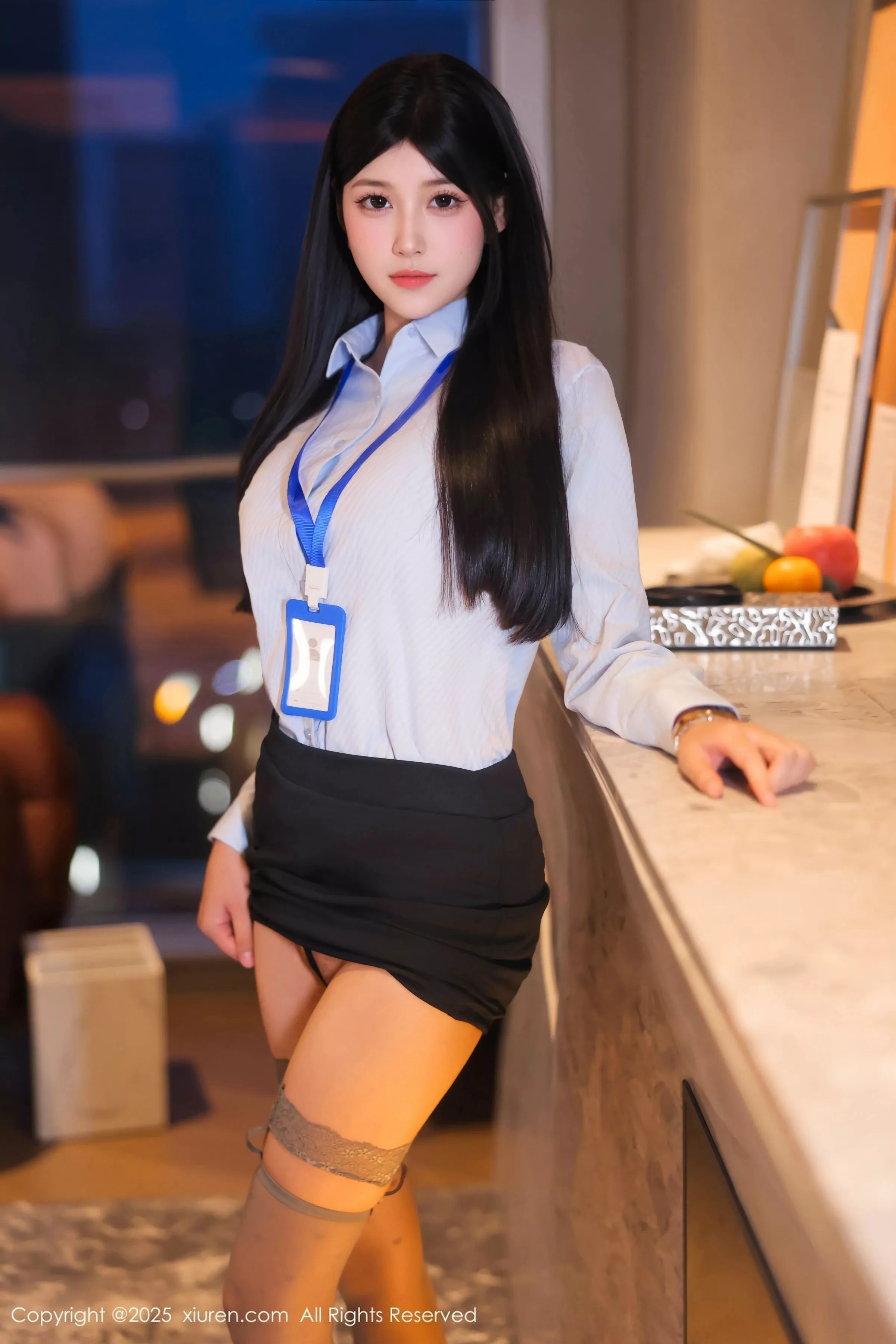 [[XiuRen秀人网]秀人网]No.10440_模特余安安OL服饰露黑色情趣内衣配灰丝袜秀凹凸身材诱惑写真69P