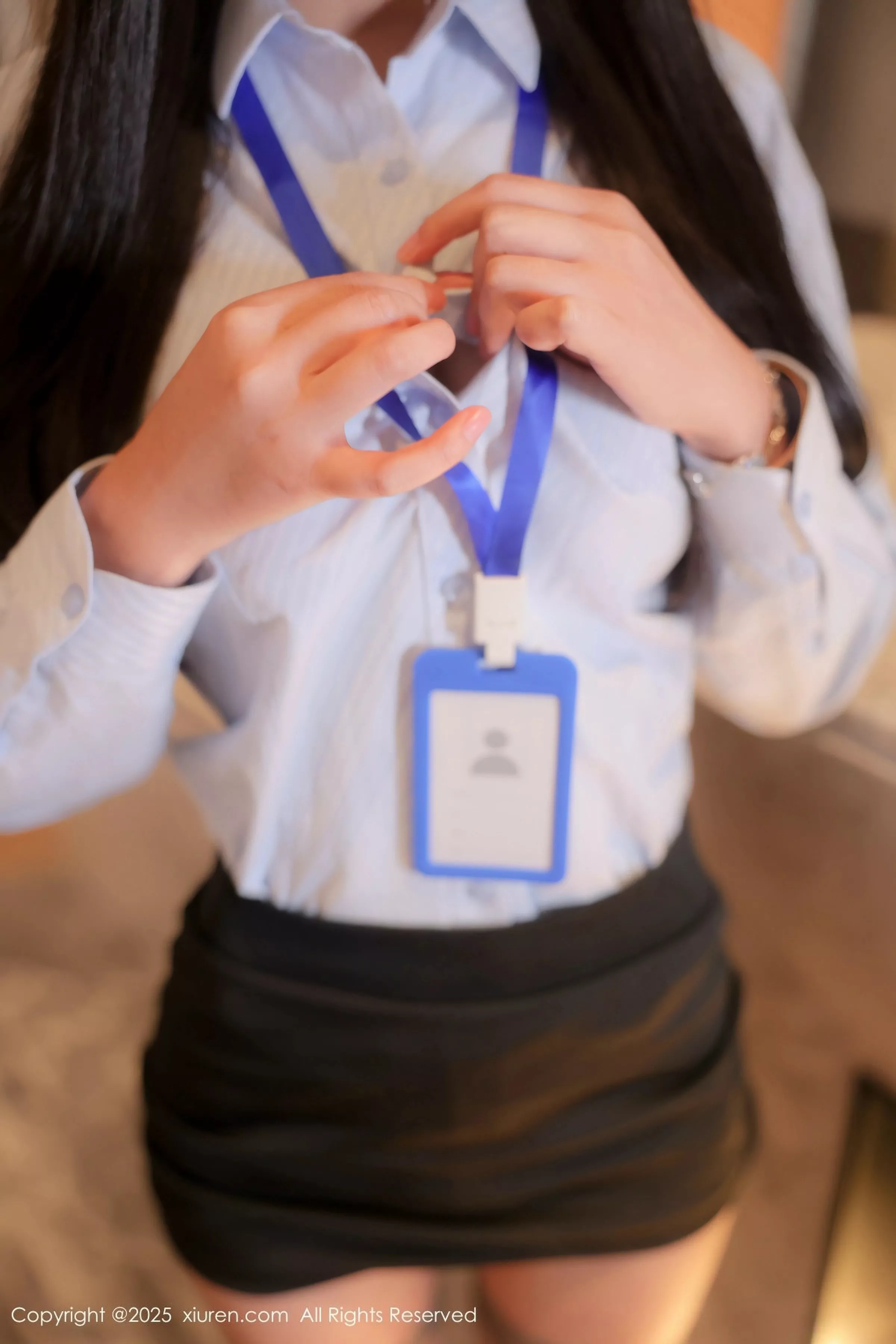 [[XiuRen秀人网]秀人网]No.10440_模特余安安OL服饰露黑色情趣内衣配灰丝袜秀凹凸身材诱惑写真69P