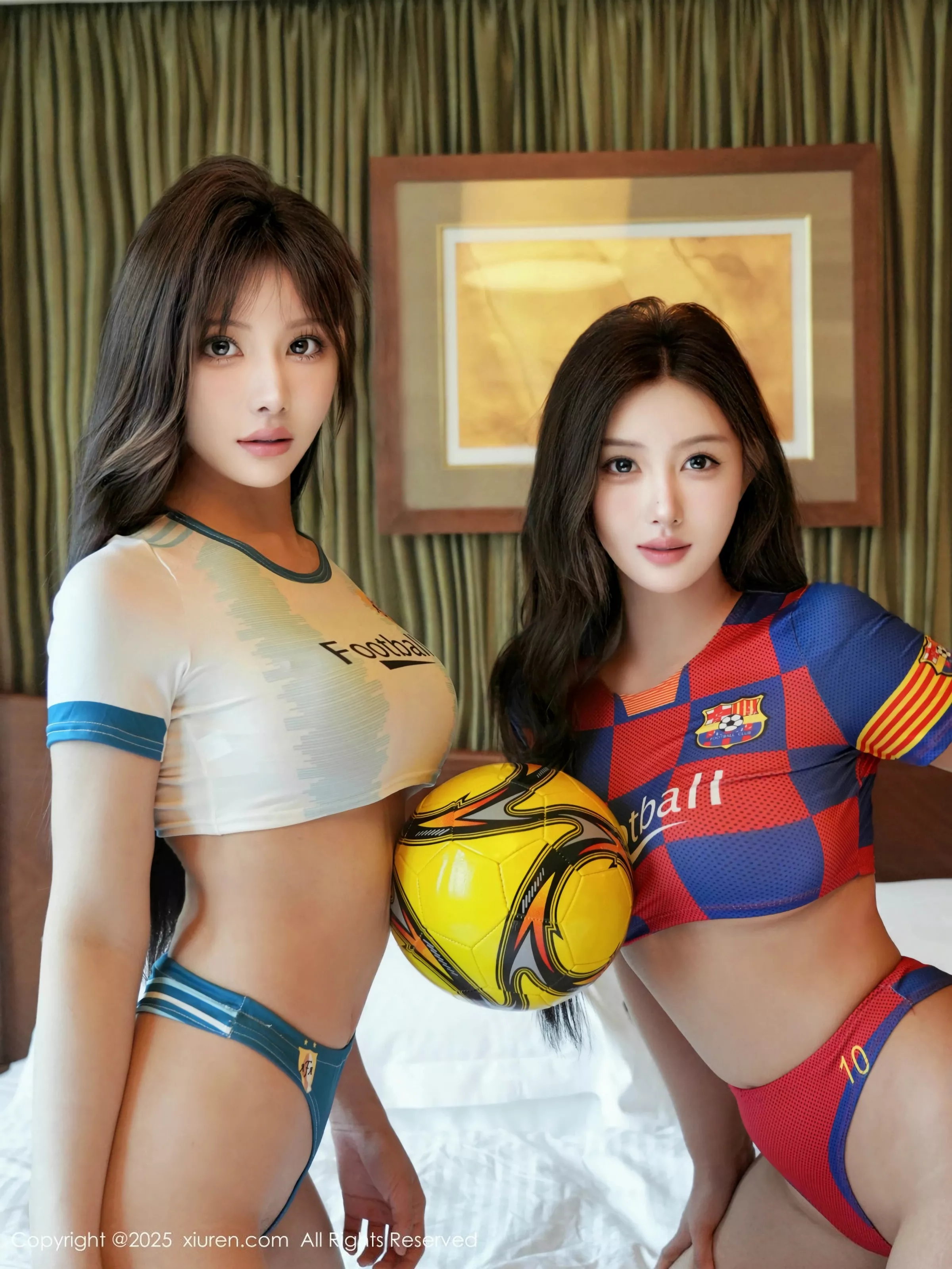 [[XiuRen秀人网]秀人网]No.10447_模特金允希Yuki性感姐妹花足球宝贝装扮秀丰满身材迷人诱惑写真80P