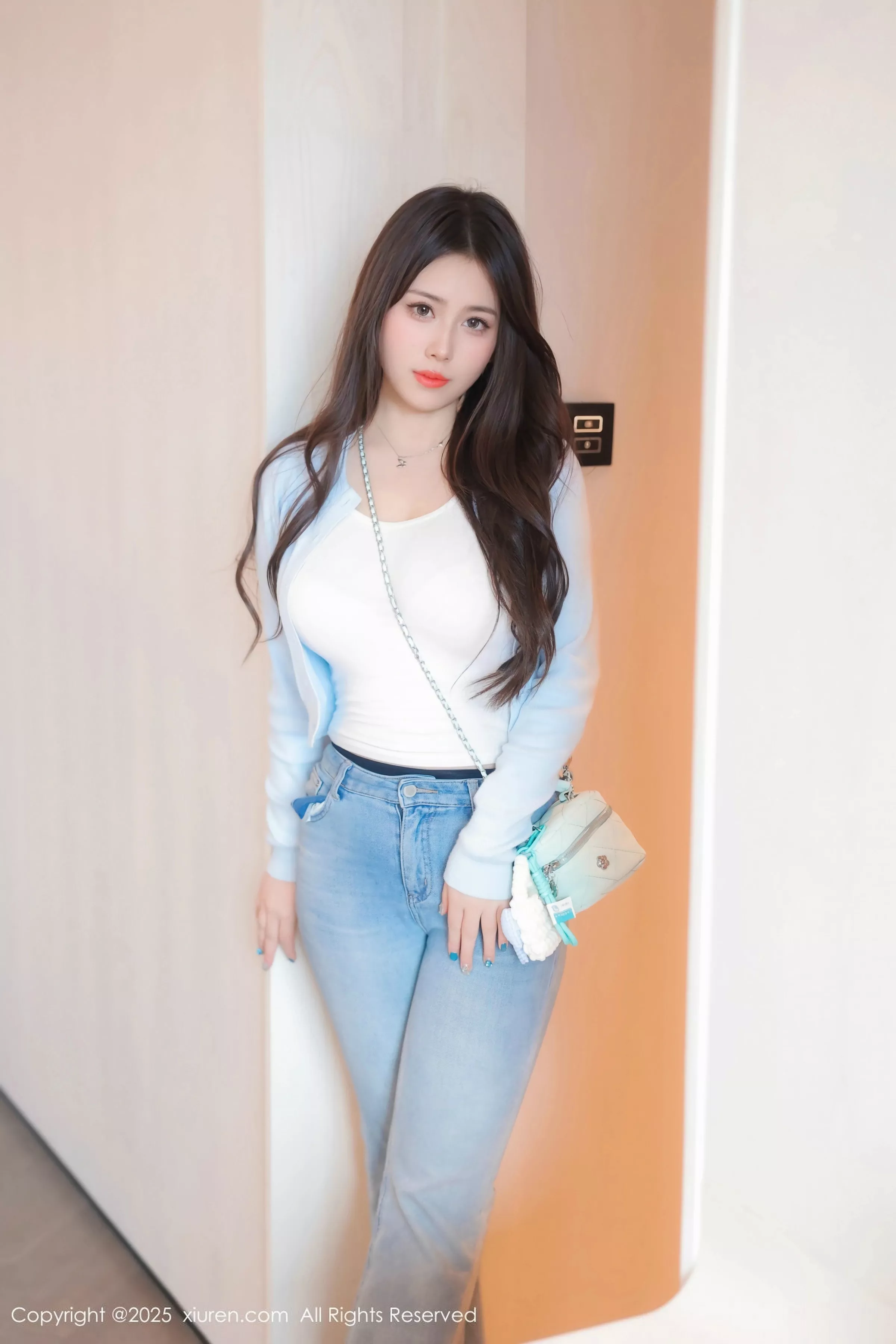 [[XiuRen秀人网]秀人网]No.10450_模特蛋蛋宝性感粉色内衣配牛仔裤露超薄黑丝秀丰腴身材诱惑写真70P