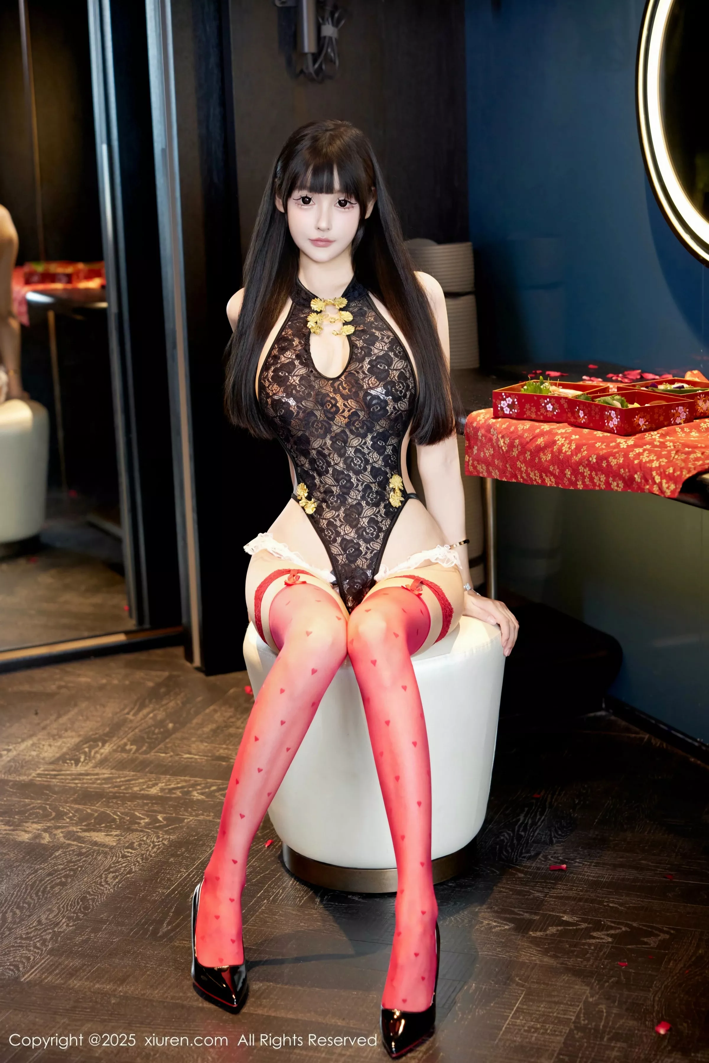 [[XiuRen秀人网]秀人网]No.10448_模特智恩baby性感黑色蕾丝情趣旗袍配红丝袜秀丰腴身姿诱惑写真47P