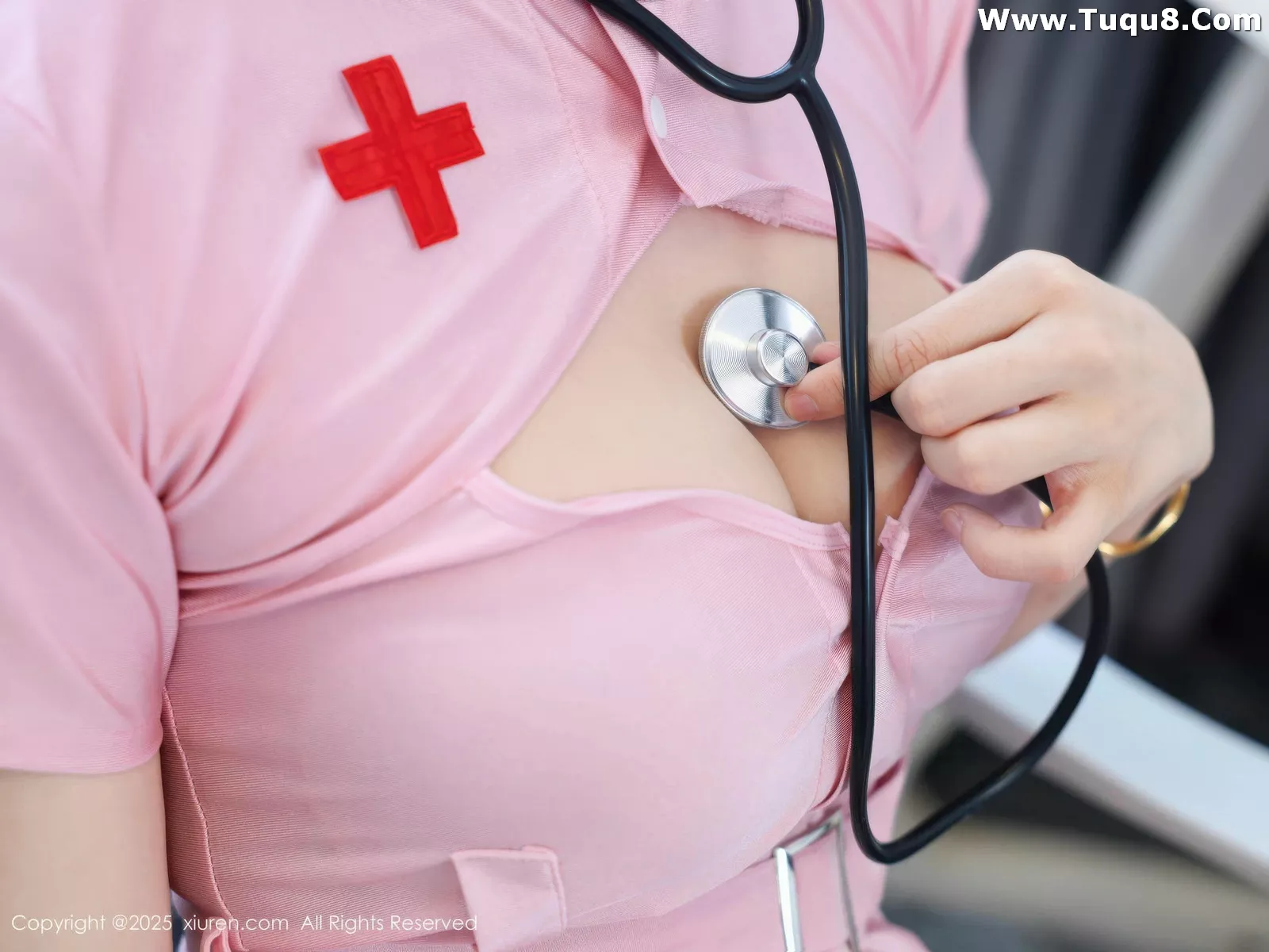 [[XiuRen秀人网]秀人网]No.10563_模特梨霜儿性感粉色护士制服配白丝吊袜秀凹凸身材撩人诱惑写真79P