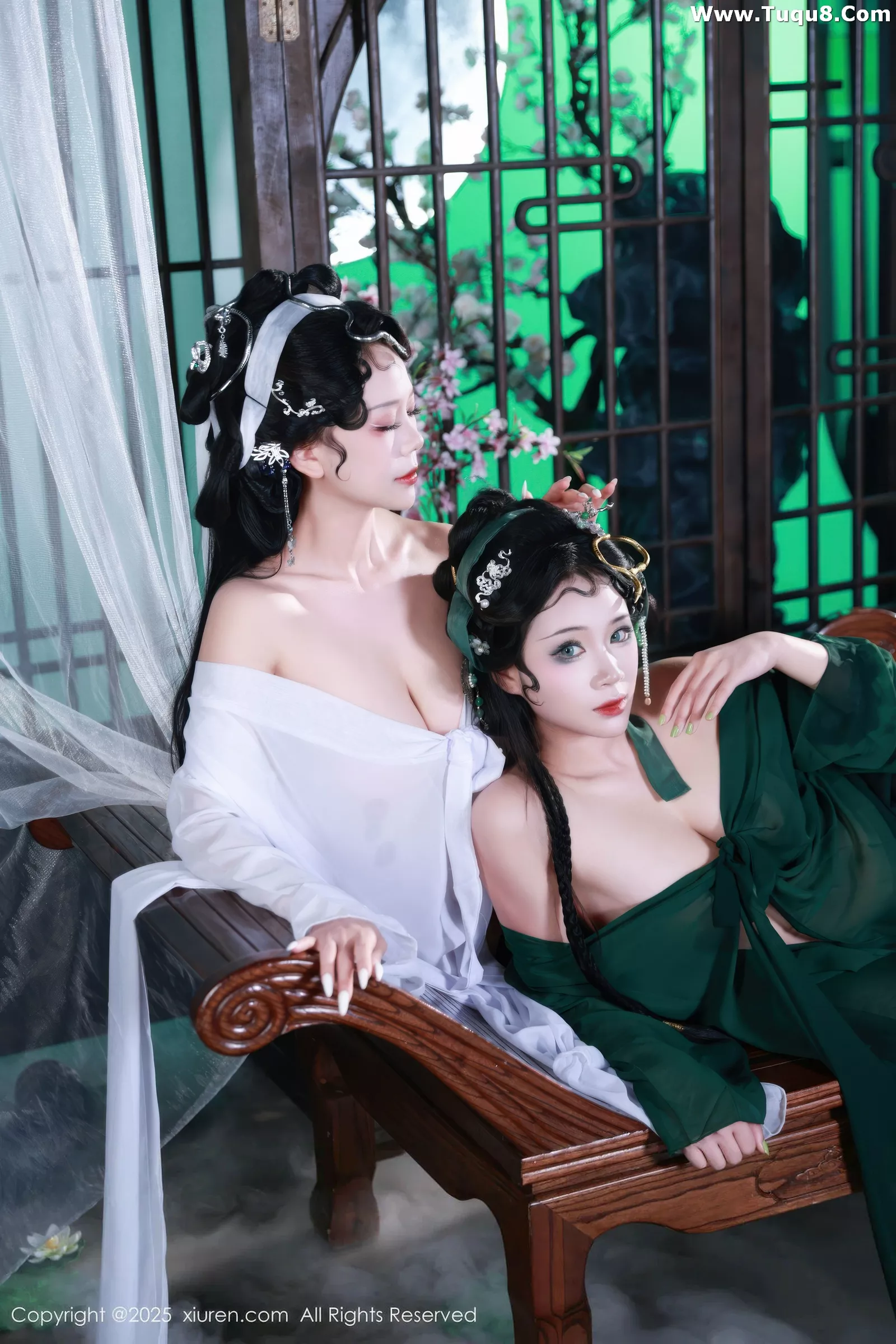 [[XiuRen秀人网]秀人网]No.10561_模特南乔古风场景青蛇装扮性感低胸服饰秀完美身材诱惑写真88P