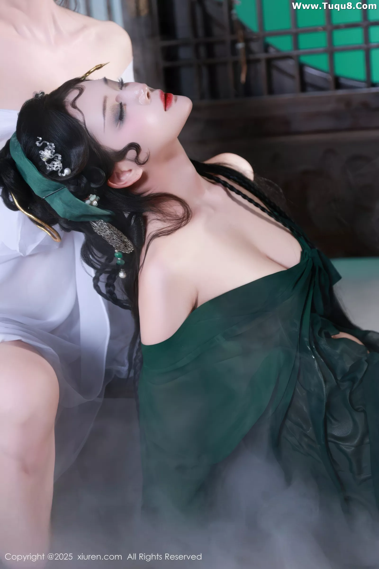 [[XiuRen秀人网]秀人网]No.10561_模特南乔古风场景青蛇装扮性感低胸服饰秀完美身材诱惑写真88P
