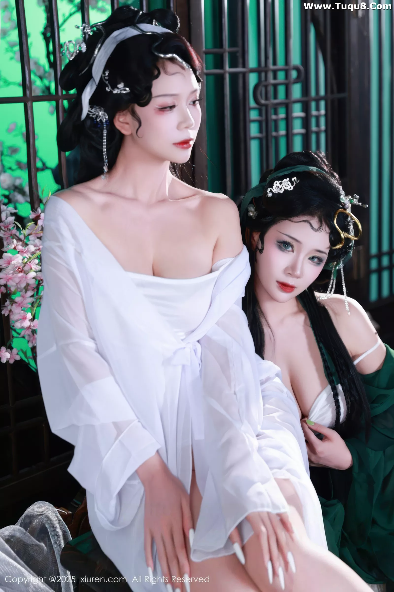 [[XiuRen秀人网]秀人网]No.10561_模特南乔古风场景青蛇装扮性感低胸服饰秀完美身材诱惑写真88P