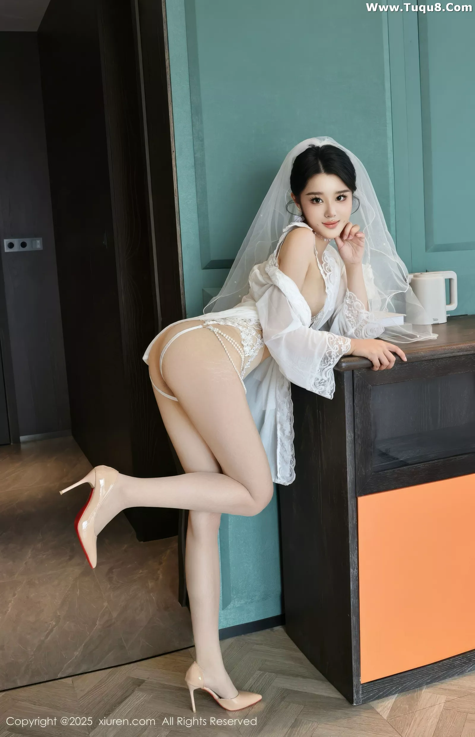 [[XiuRen秀人网]秀人网]No.10559_新人模特糯梨子性感白色情趣婚纱配白色丝袜秀曼妙身姿诱惑写真70P