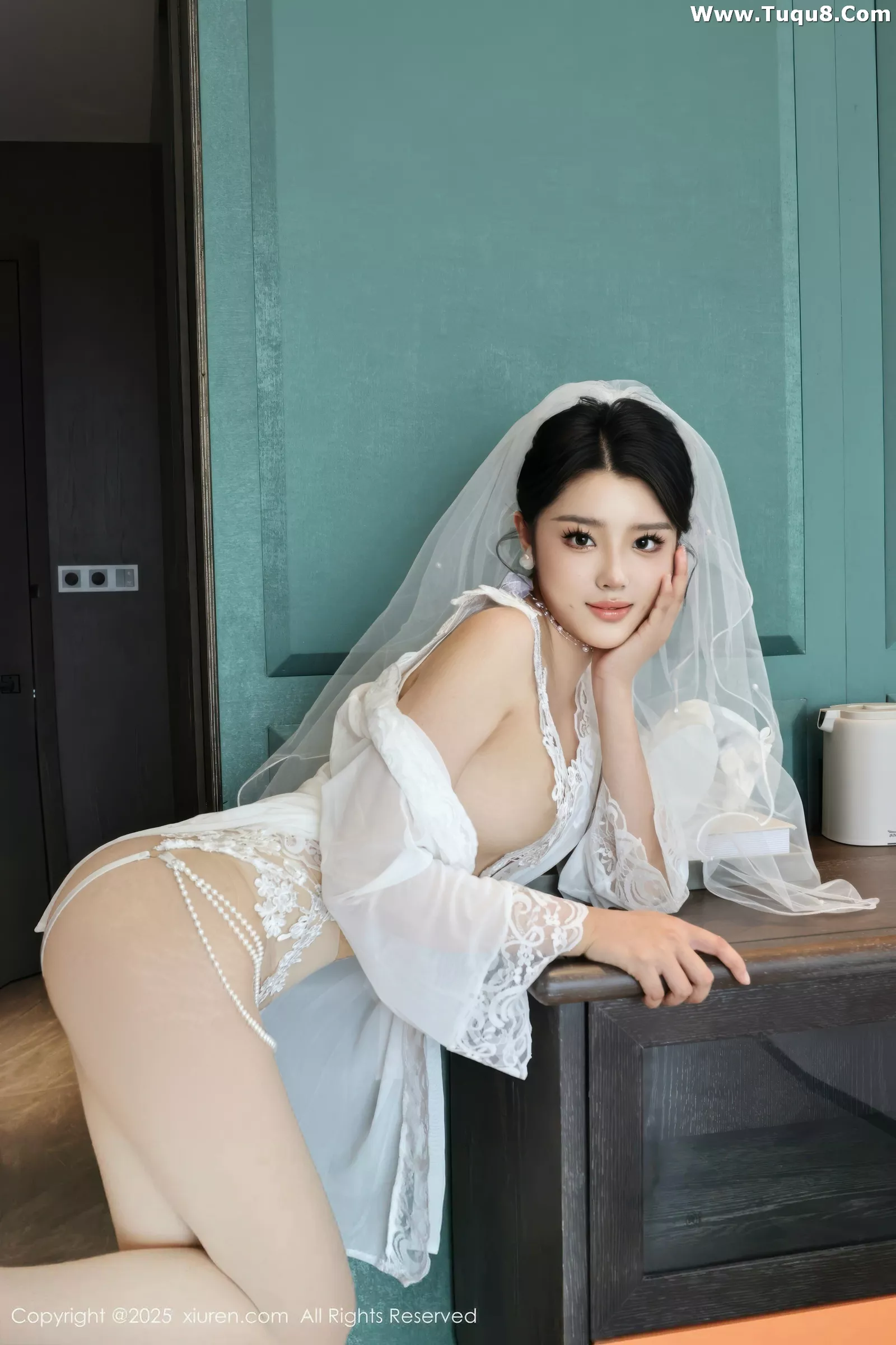 [[XiuRen秀人网]秀人网]No.10559_新人模特糯梨子性感白色情趣婚纱配白色丝袜秀曼妙身姿诱惑写真70P