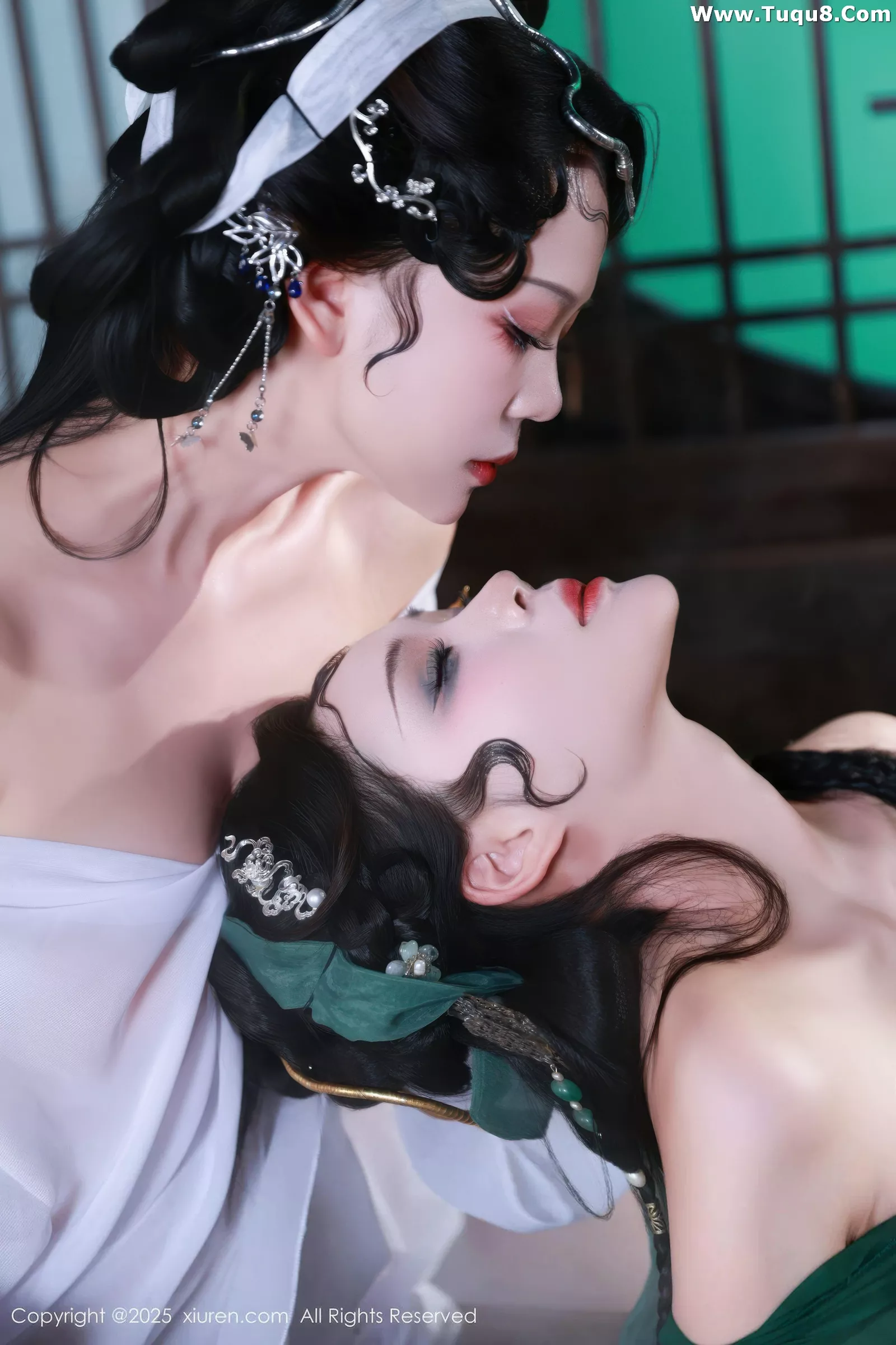 [[XiuRen秀人网]秀人网]No.10561_模特南乔古风场景青蛇装扮性感低胸服饰秀完美身材诱惑写真88P