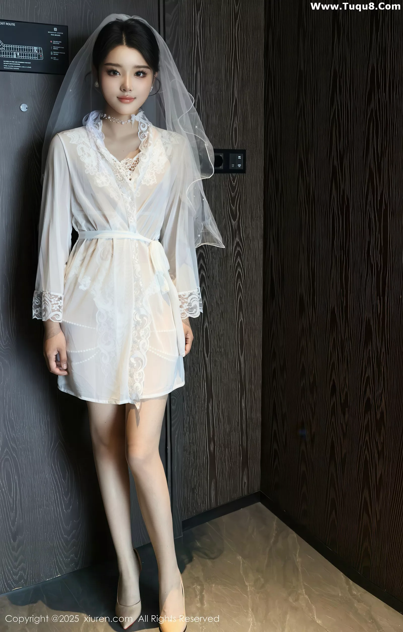 [[XiuRen秀人网]秀人网]No.10559_新人模特糯梨子性感白色情趣婚纱配白色丝袜秀曼妙身姿诱惑写真70P