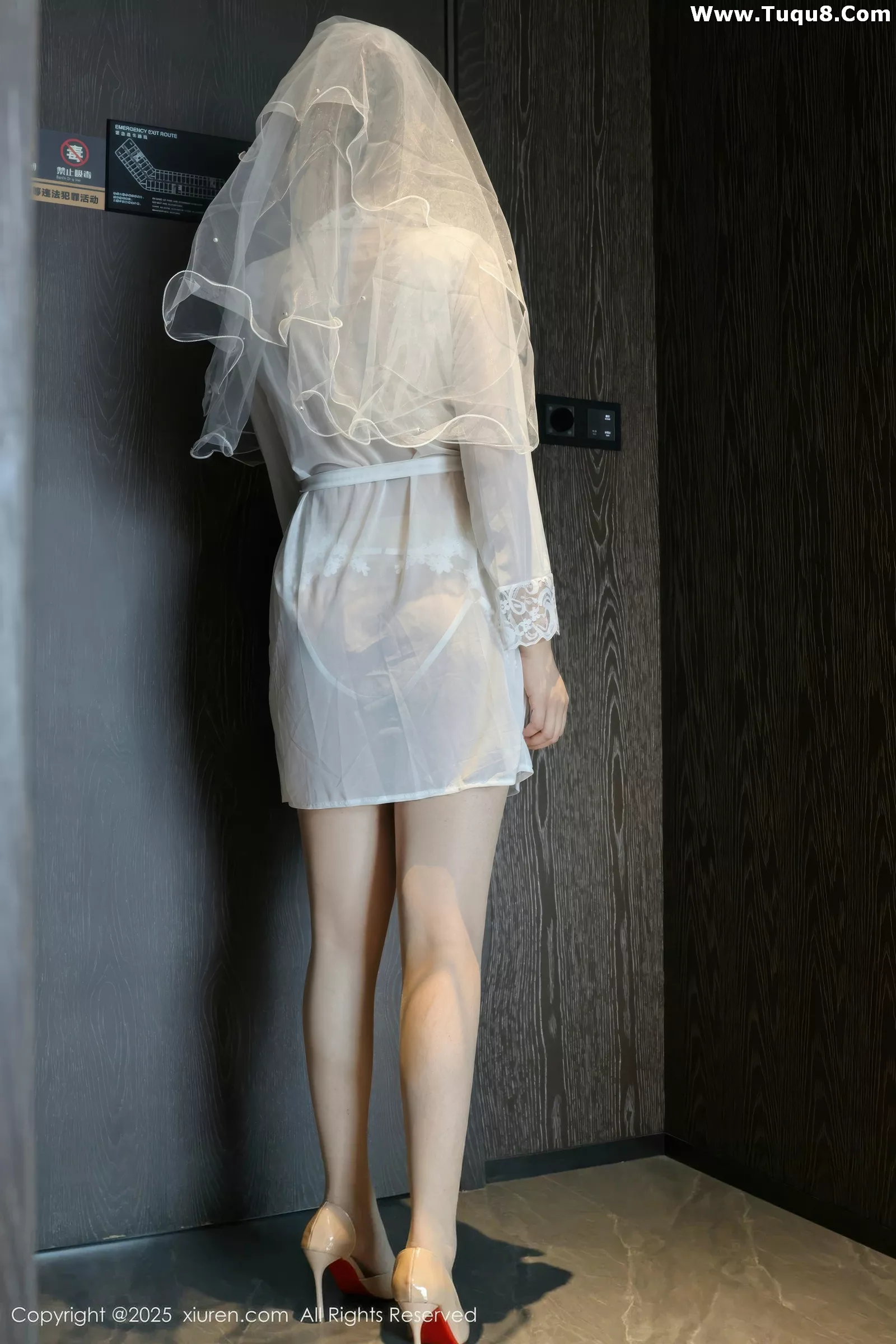 [[XiuRen秀人网]秀人网]No.10559_新人模特糯梨子性感白色情趣婚纱配白色丝袜秀曼妙身姿诱惑写真70P