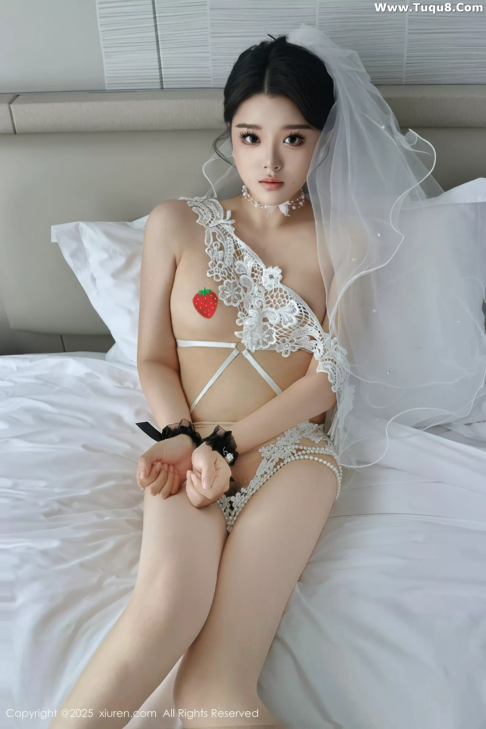 [[XiuRen秀人网]秀人网]No.10559_新人模特糯梨子性感白色情趣婚纱配白色丝袜秀曼妙身姿诱惑写真70P