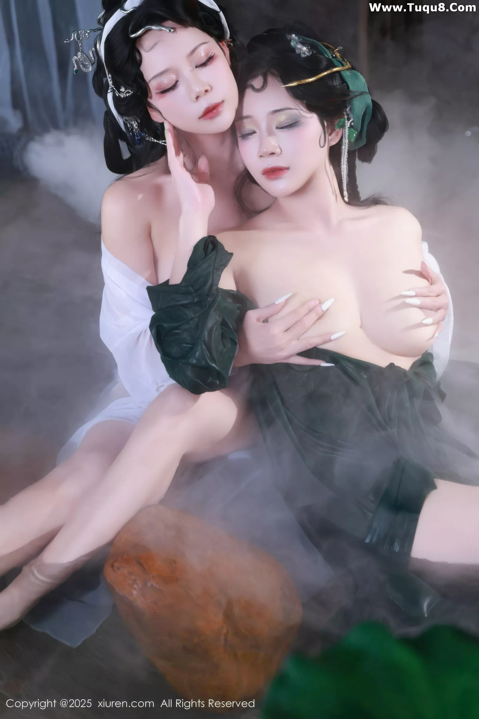 [[XiuRen秀人网]秀人网]No.10561_模特南乔古风场景青蛇装扮性感低胸服饰秀完美身材诱惑写真88P