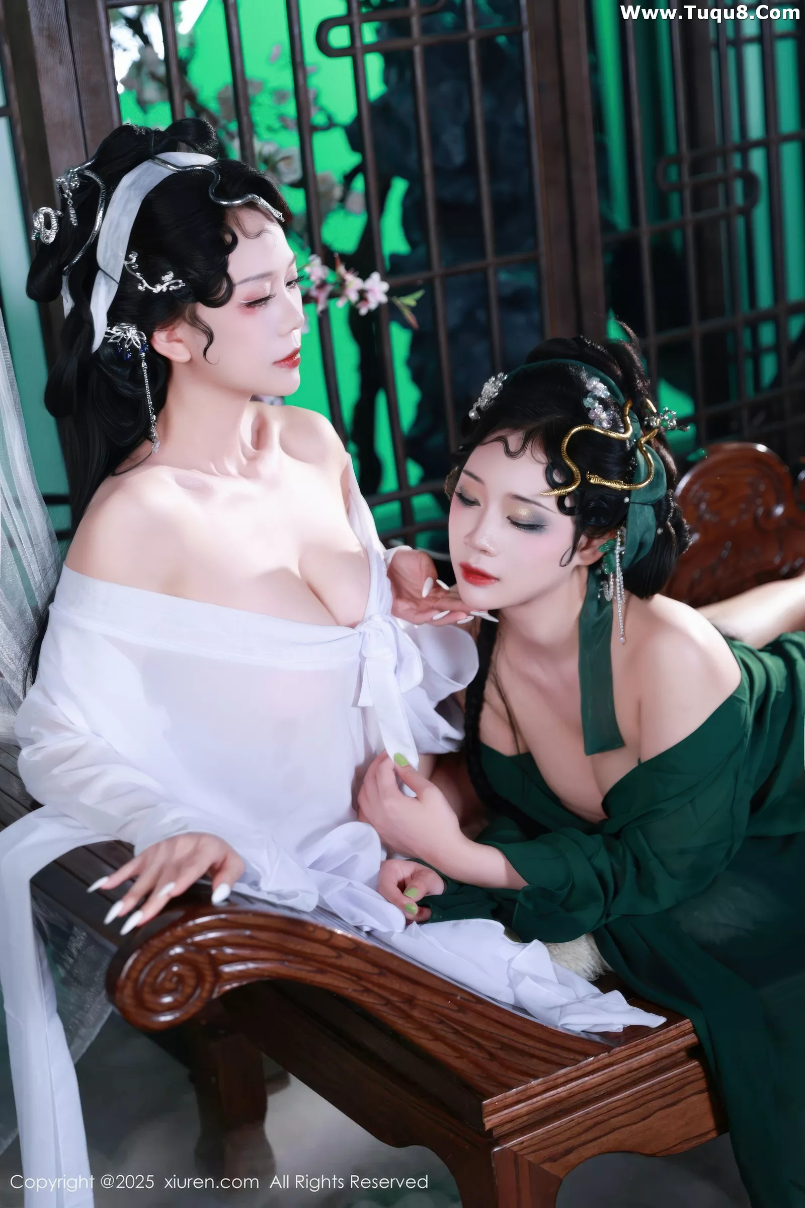 [[XiuRen秀人网]秀人网]No.10561_模特南乔古风场景青蛇装扮性感低胸服饰秀完美身材诱惑写真88P