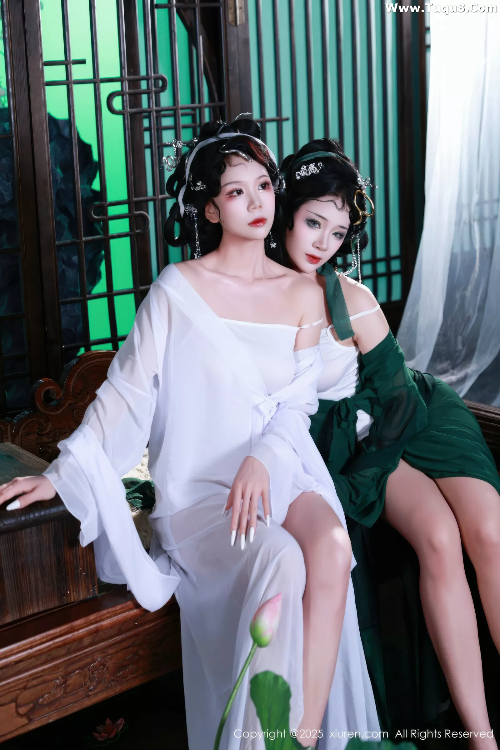 [[XiuRen秀人网]秀人网]No.10561_模特南乔古风场景青蛇装扮性感低胸服饰秀完美身材诱惑写真88P