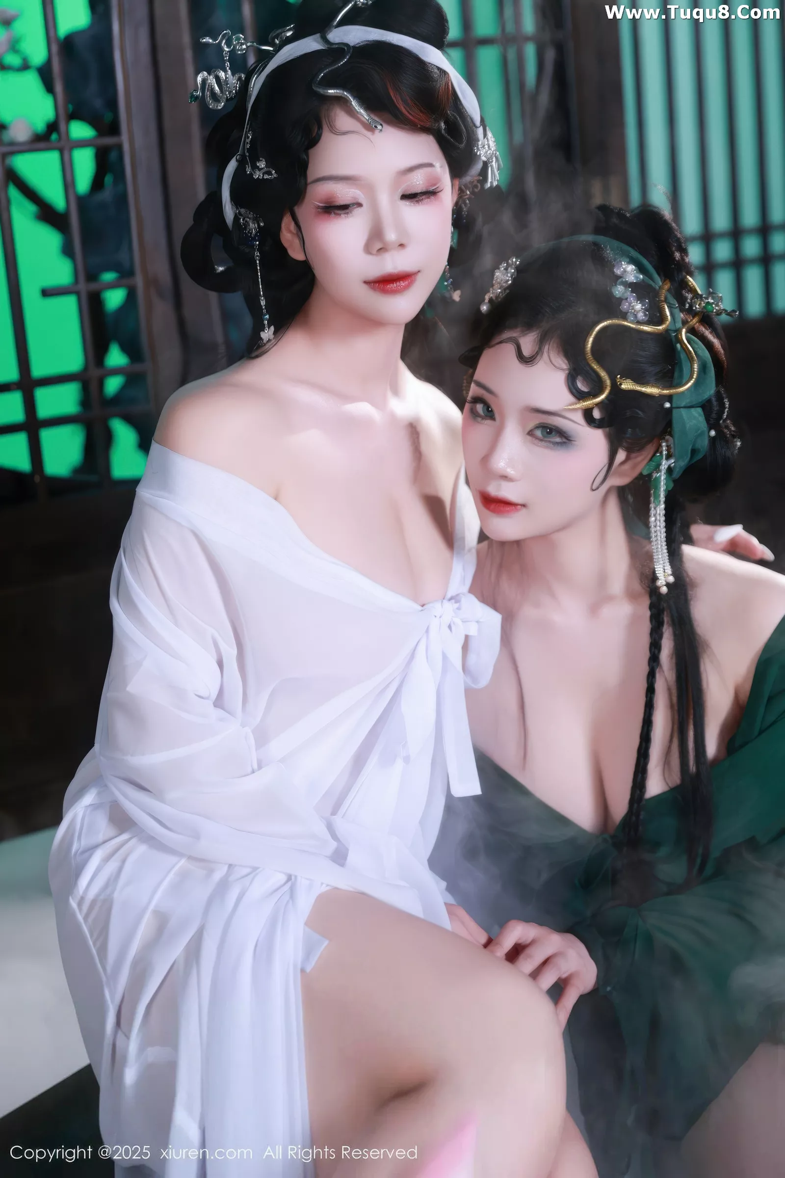 [[XiuRen秀人网]秀人网]No.10561_模特南乔古风场景青蛇装扮性感低胸服饰秀完美身材诱惑写真88P