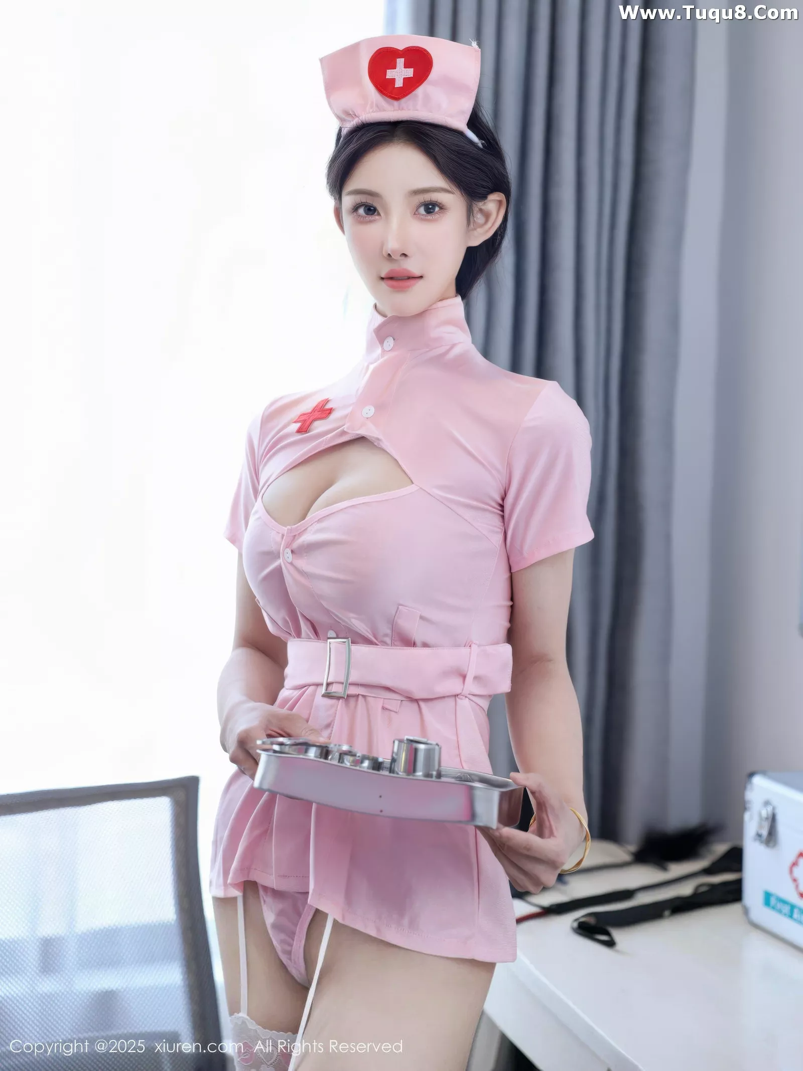 [[XiuRen秀人网]秀人网]No.10563_模特梨霜儿性感粉色护士制服配白丝吊袜秀凹凸身材撩人诱惑写真79P