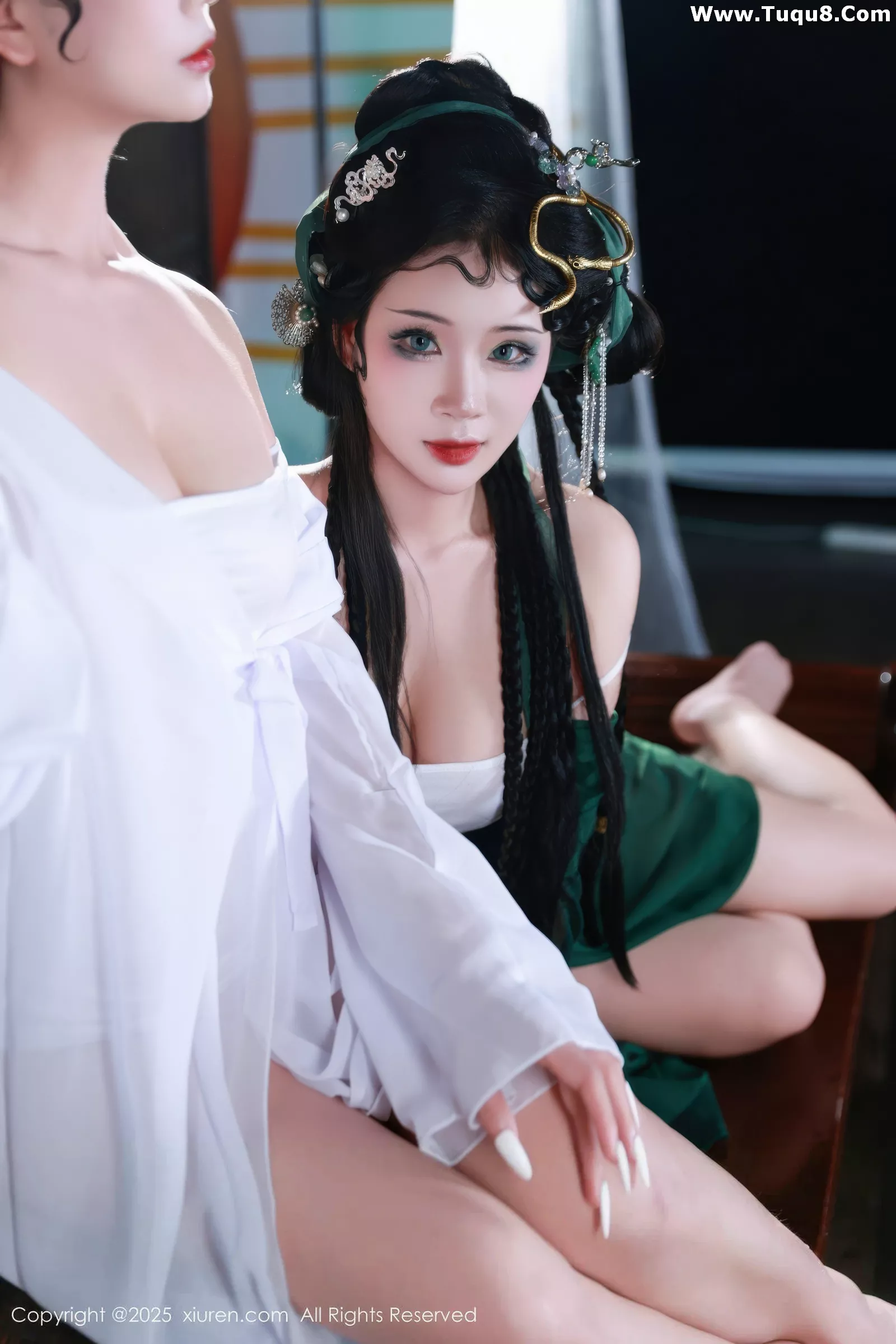 [[XiuRen秀人网]秀人网]No.10561_模特南乔古风场景青蛇装扮性感低胸服饰秀完美身材诱惑写真88P