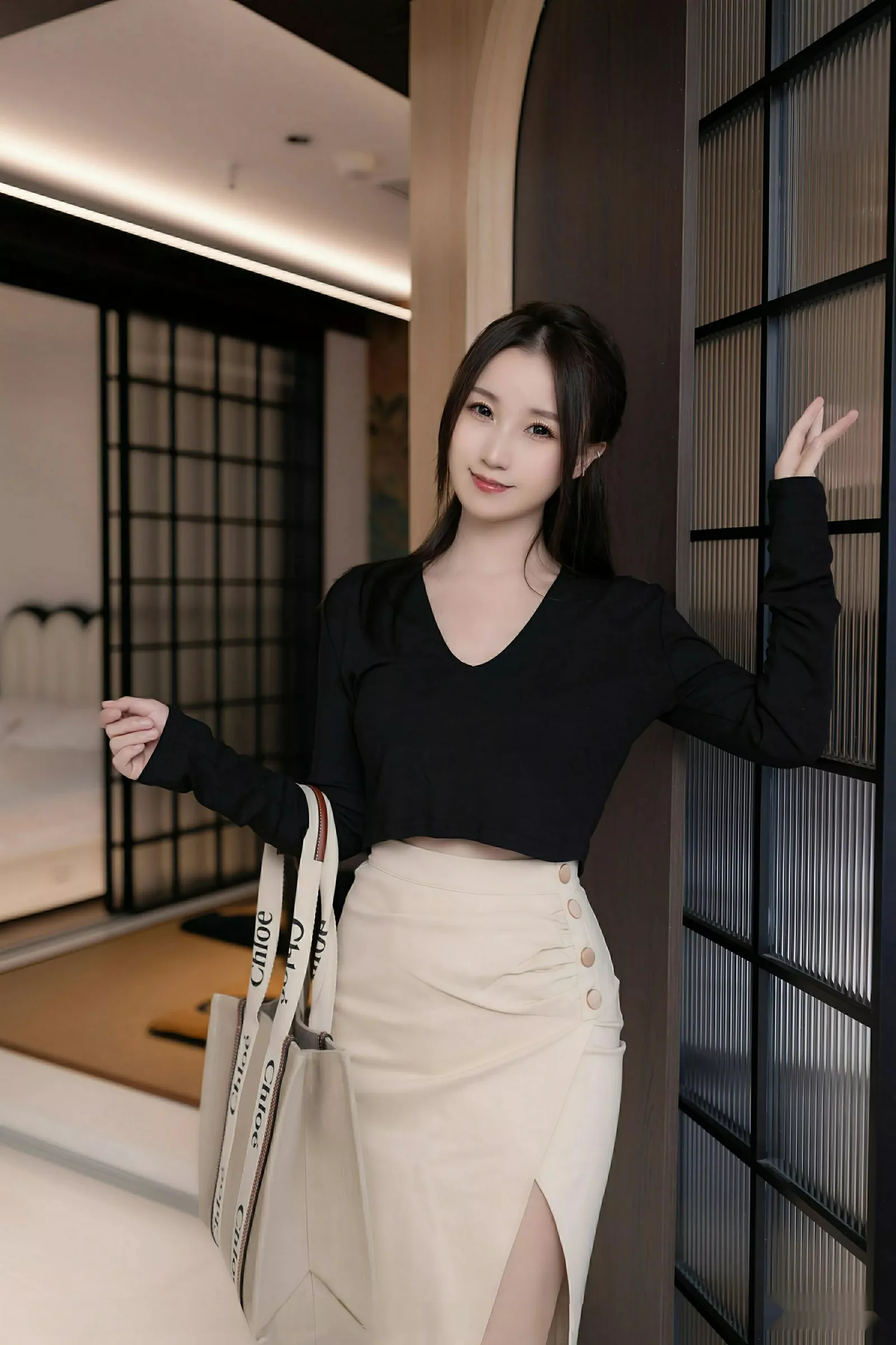 [[XiuRen秀人网]秀人网]No.10576_模特杏子Yada性感黑色OL服饰露白色蕾丝内衣秀曼妙身姿诱惑写真81P