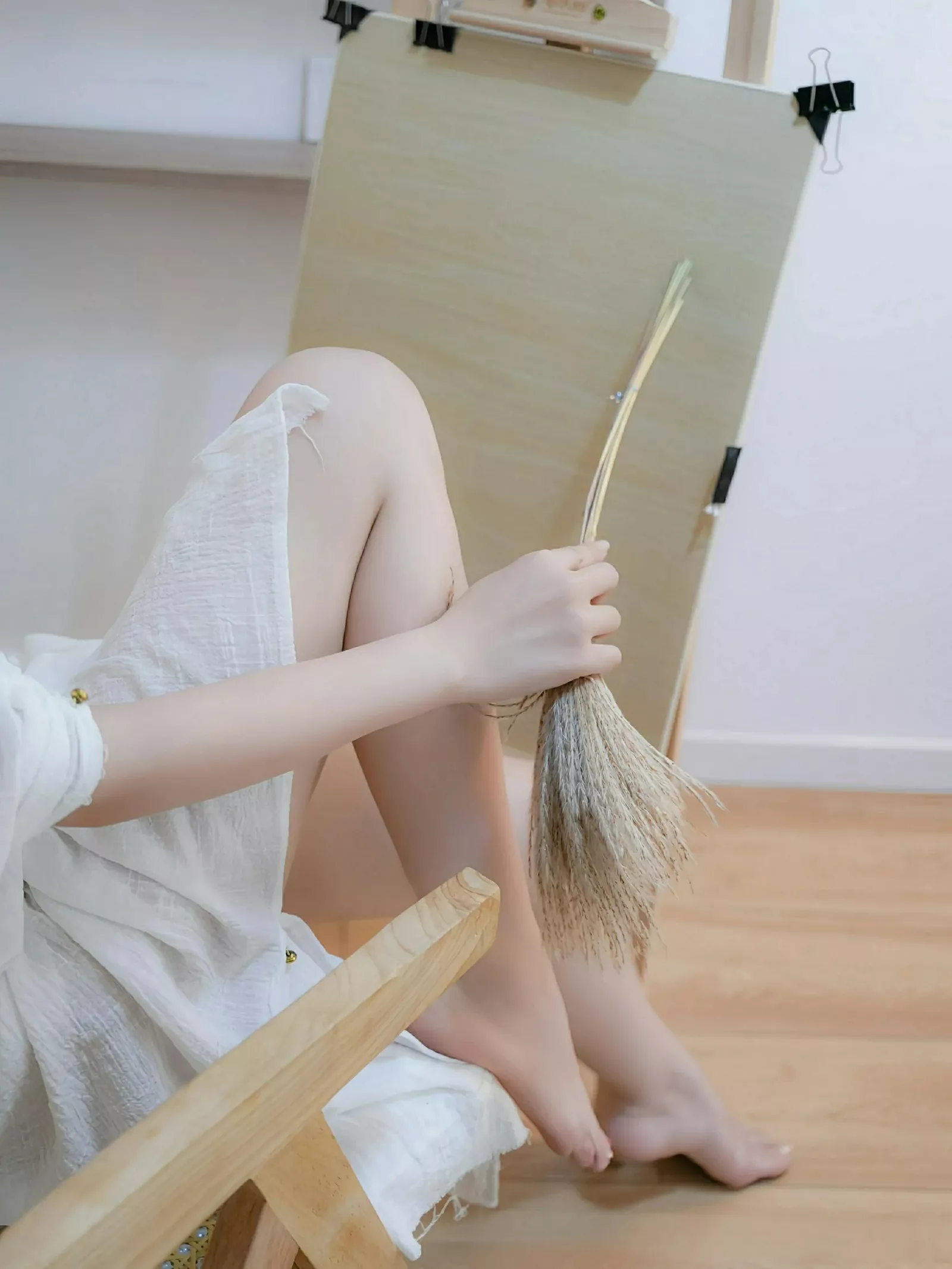 [[XiuRen秀人网]秀人网]No.10603_模特楠芝性感白色长袍半脱露白色丁字裤秀惹火身材撩人诱惑写真77P