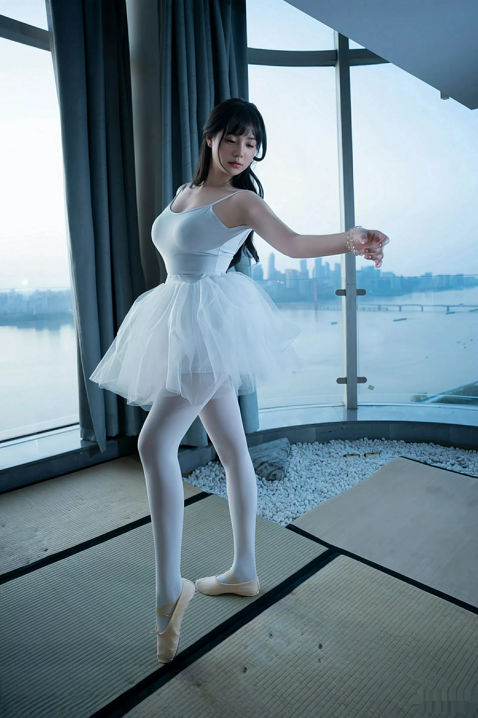 [[XiuRen秀人网]秀人网]No.10575_模特软情性感白色芭蕾短裙配白色丝袜秀曼妙身姿完美诱惑写真78P